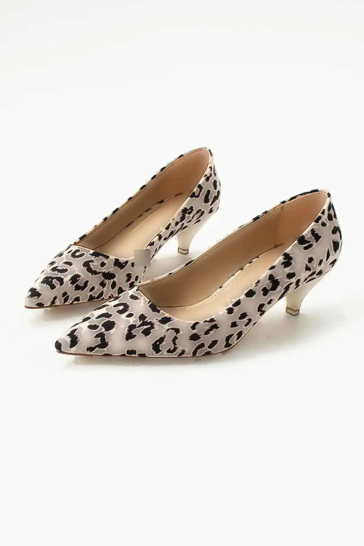 کفش اداری زنانه  پاشنهدار  ساتن با طرح پلنگی و نوک تیز، با ارتفاع ۵ سانتیمتر، راحت و شیک، مناسب برای استفاده روزانه،  و مناسبتهای ویژه - 4390 کفش اداری زنانه پاشنهدار ساتن با طرح پلنگی و نوک تیز، با ارتفاع ۵ سانتیمتر، راحت و شیک، مناسب برای استفاده روزانه، و مناسبتهای ویژه - 4390