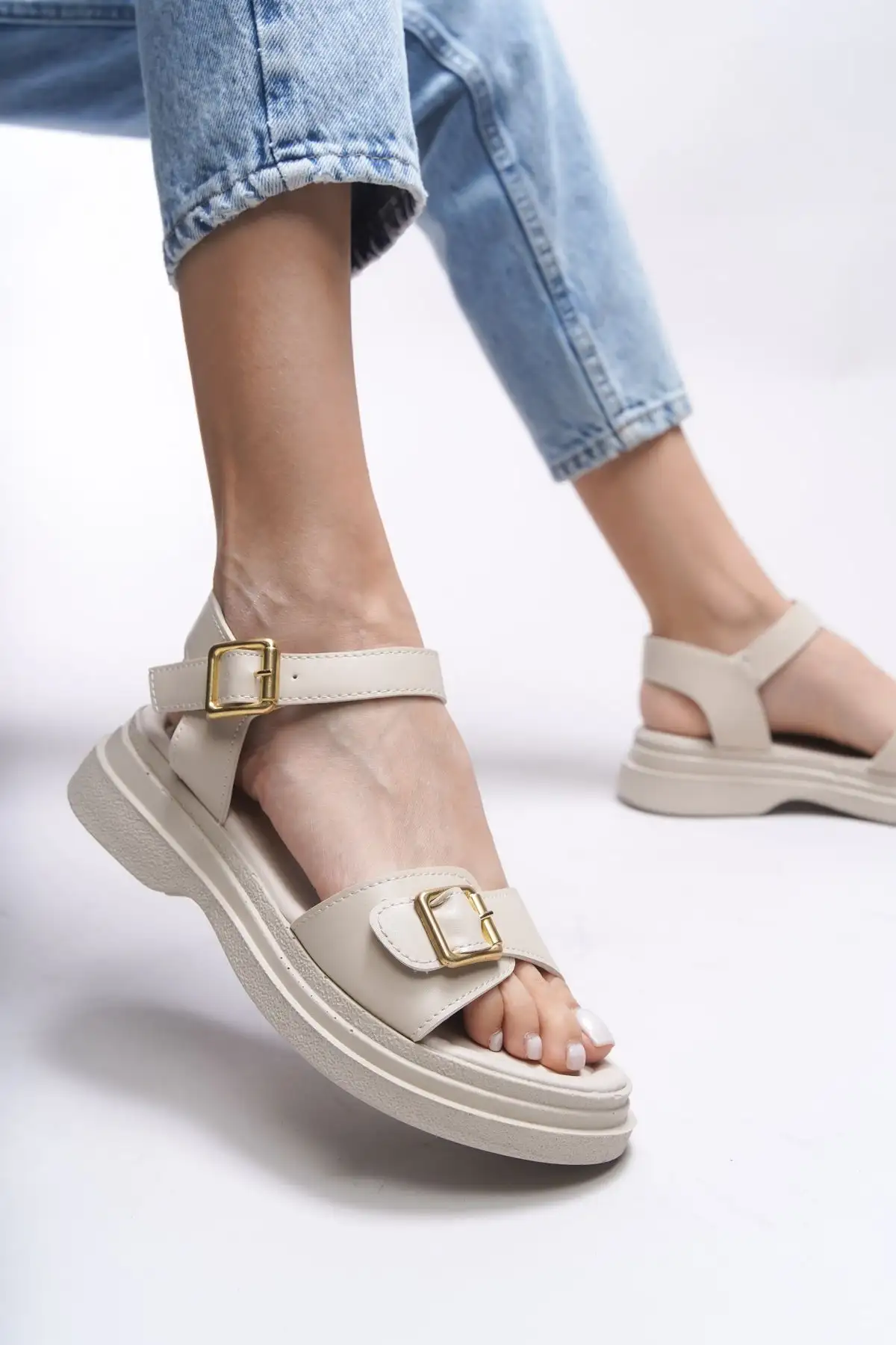 سندل زنانه بریدهلیا ۰۰۱۲۲۱۰ پوست نرم بژ - 3255 سندل زنانه بریدهلیا ۰۰۱۲۲۱۰ پوست نرم بژ - 3255