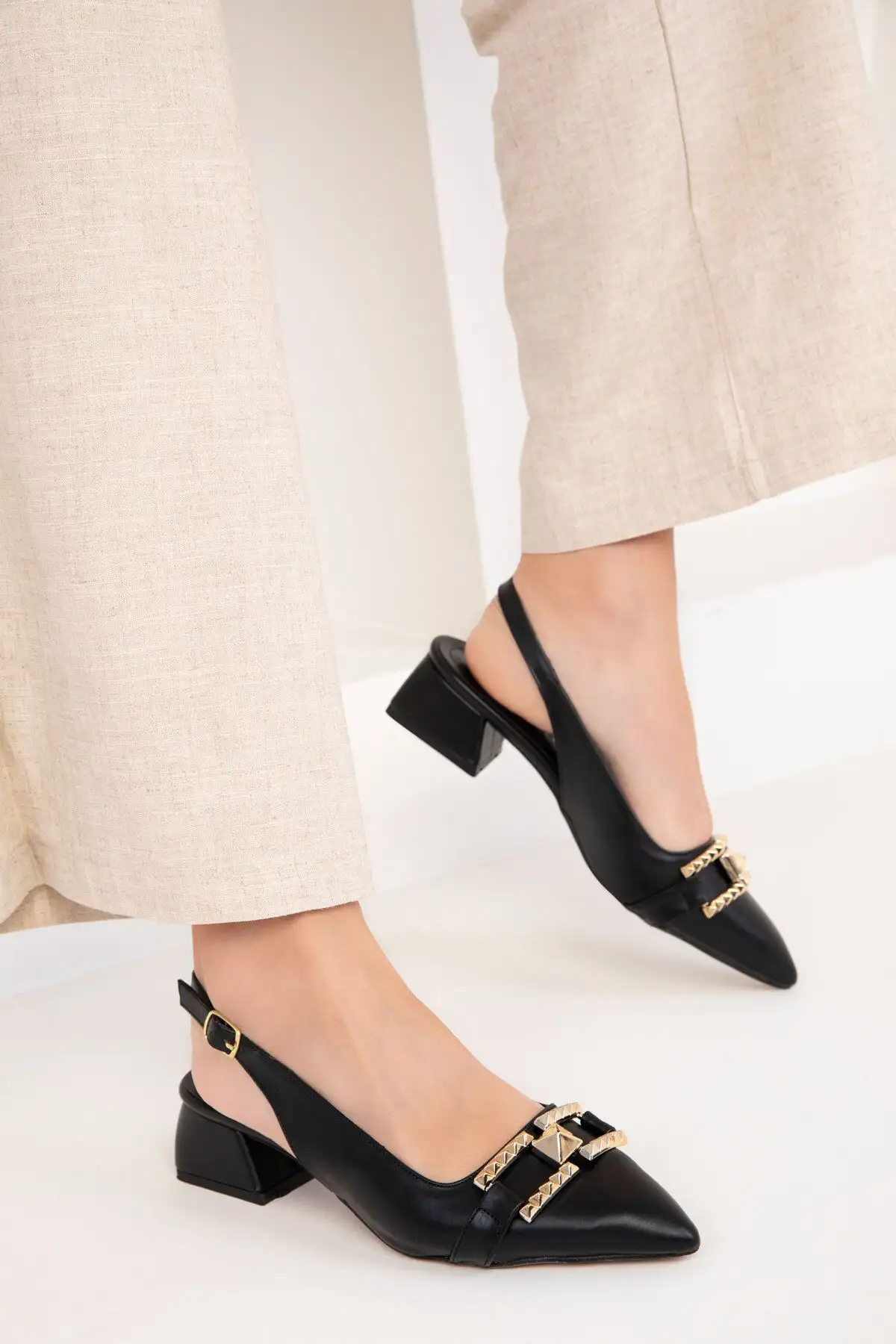 کفش پاشنه بلند زنانه کفش پاشنه بلند کلاسیک زنانه مشکی 18837 - 3671 کفش پاشنه بلند زنانه کفش پاشنه بلند کلاسیک زنانه مشکی 18837 - 3671