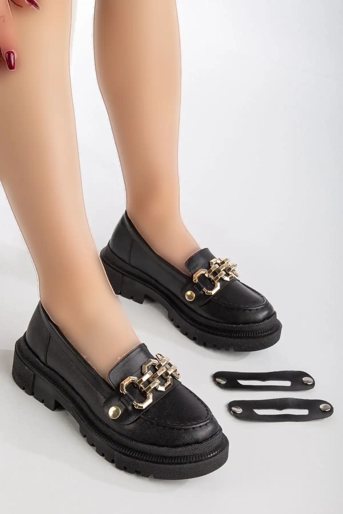 کفش زنانه   لاوفر مشکی با زیره ضخیم و جزئیات زنجیری طلایی،  باله روزمره - 4043 کفش زنانه لاوفر مشکی با زیره ضخیم و جزئیات زنجیری طلایی، باله روزمره - 4043