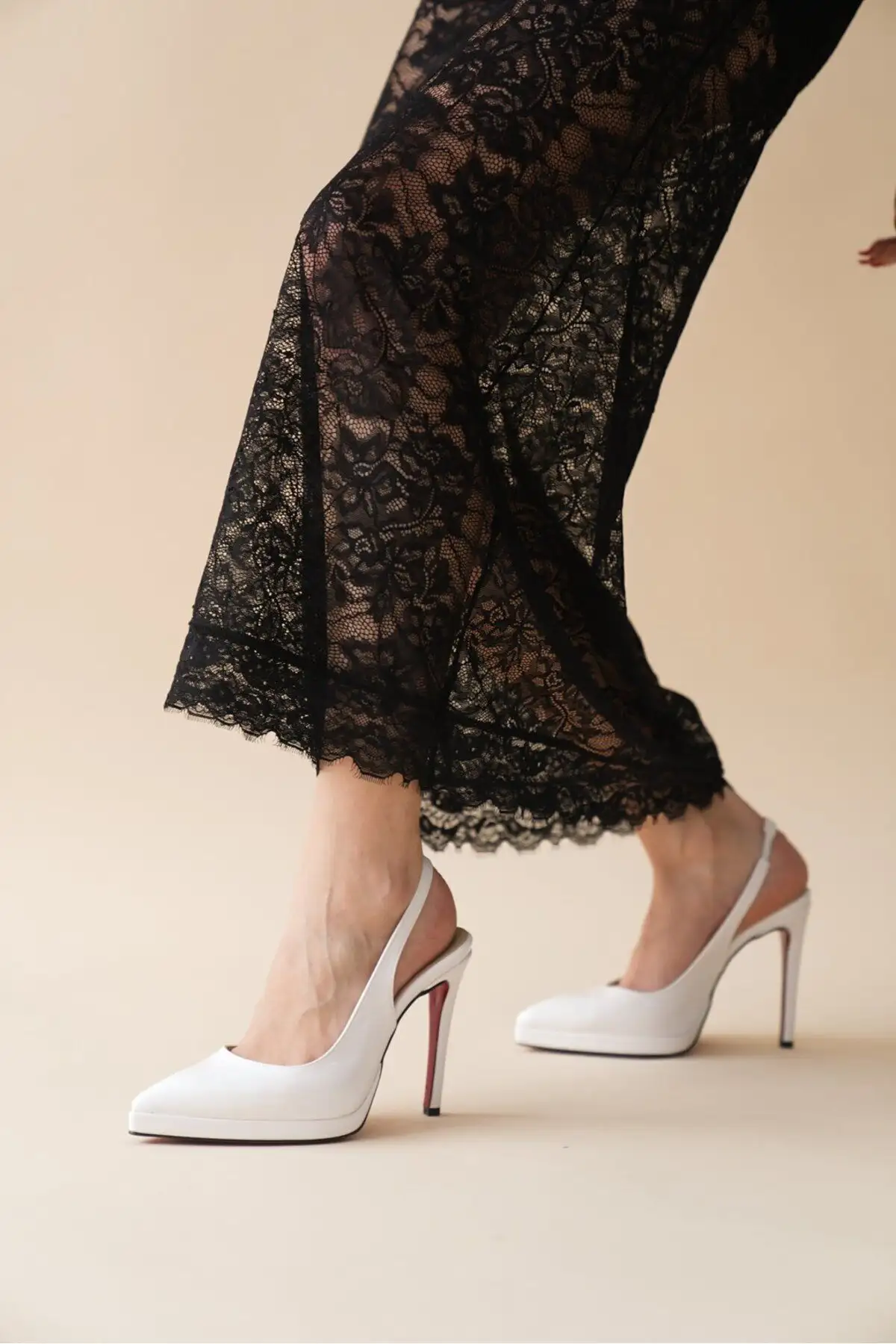 کفش پاشنه بلند زنانه    نوک تیز چیکورا از چرم براق سفید - 4440 کفش پاشنه بلند زنانه نوک تیز چیکورا از چرم براق سفید - 4440