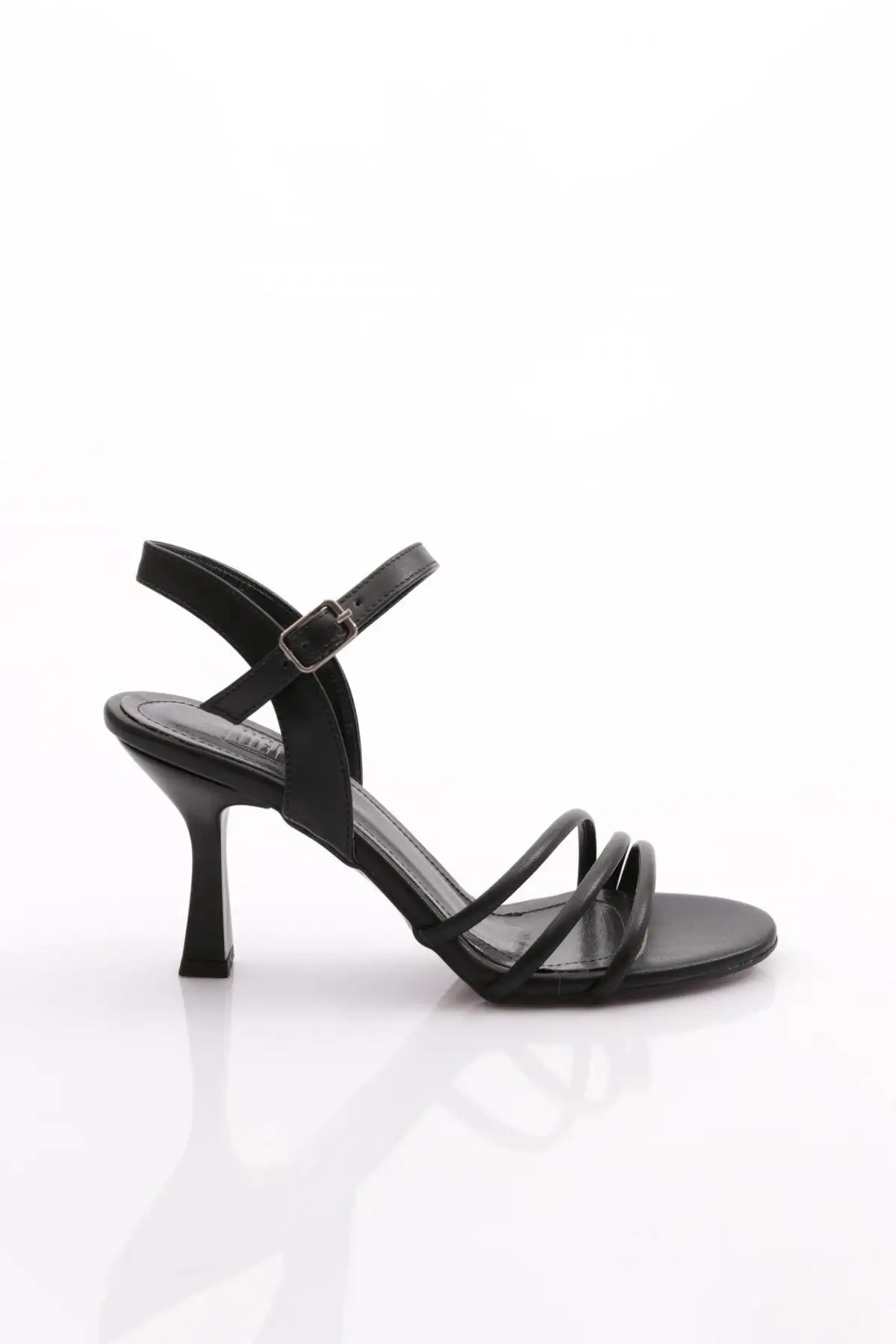 کفش پاشنه بلند زنانه کفش پاشنهدار خطدار زنانه مشکی ۱۰۳۴۳۵۳۴ - 3696 کفش پاشنه بلند زنانه کفش پاشنهدار خطدار زنانه مشکی ۱۰۳۴۳۵۳۴ - 3696