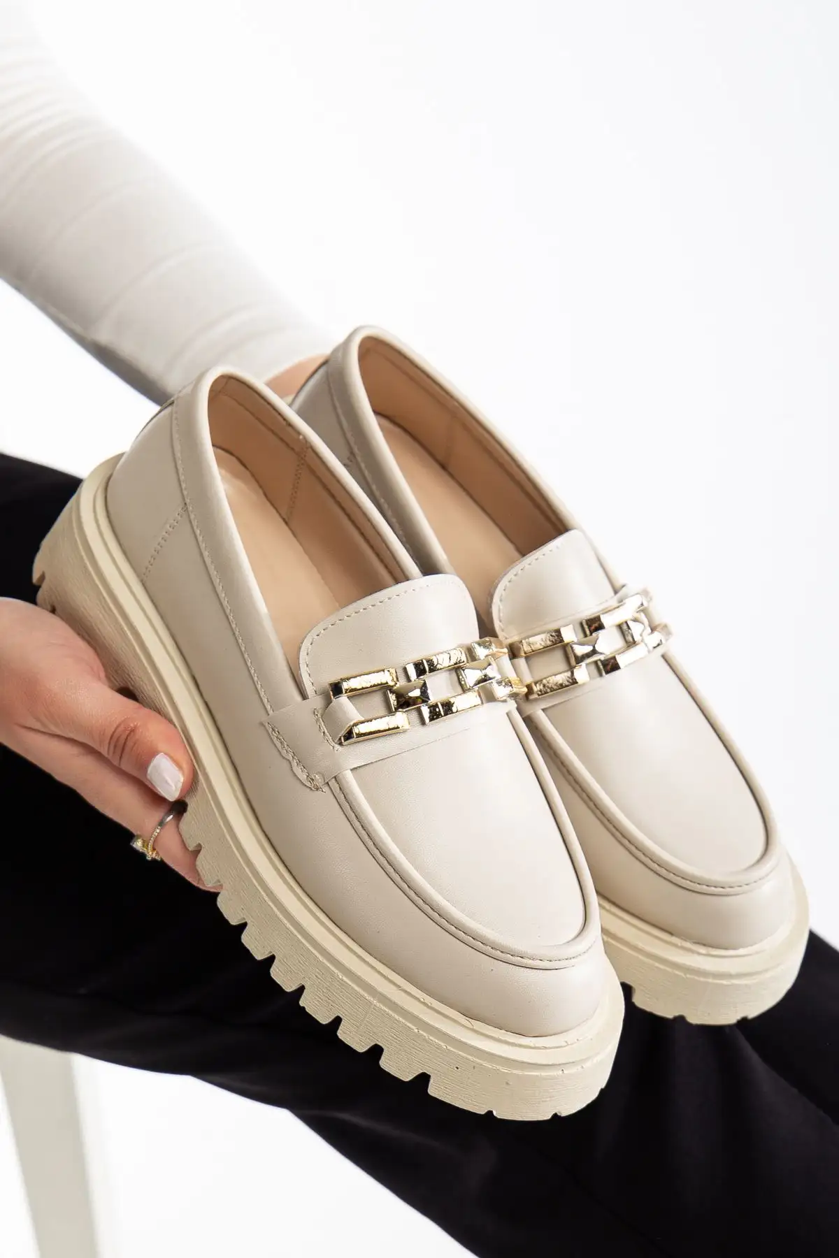 راحتی و سبک روزمره کفش موکاسین زنانه با کفی ارتوپدی و انعطافپذیر در رنگ بژ، با ضمانت پیادهروی - 3707 راحتی و سبک روزمره کفش موکاسین زنانه با کفی ارتوپدی و انعطافپذیر در رنگ بژ، با ضمانت پیادهروی - 3707