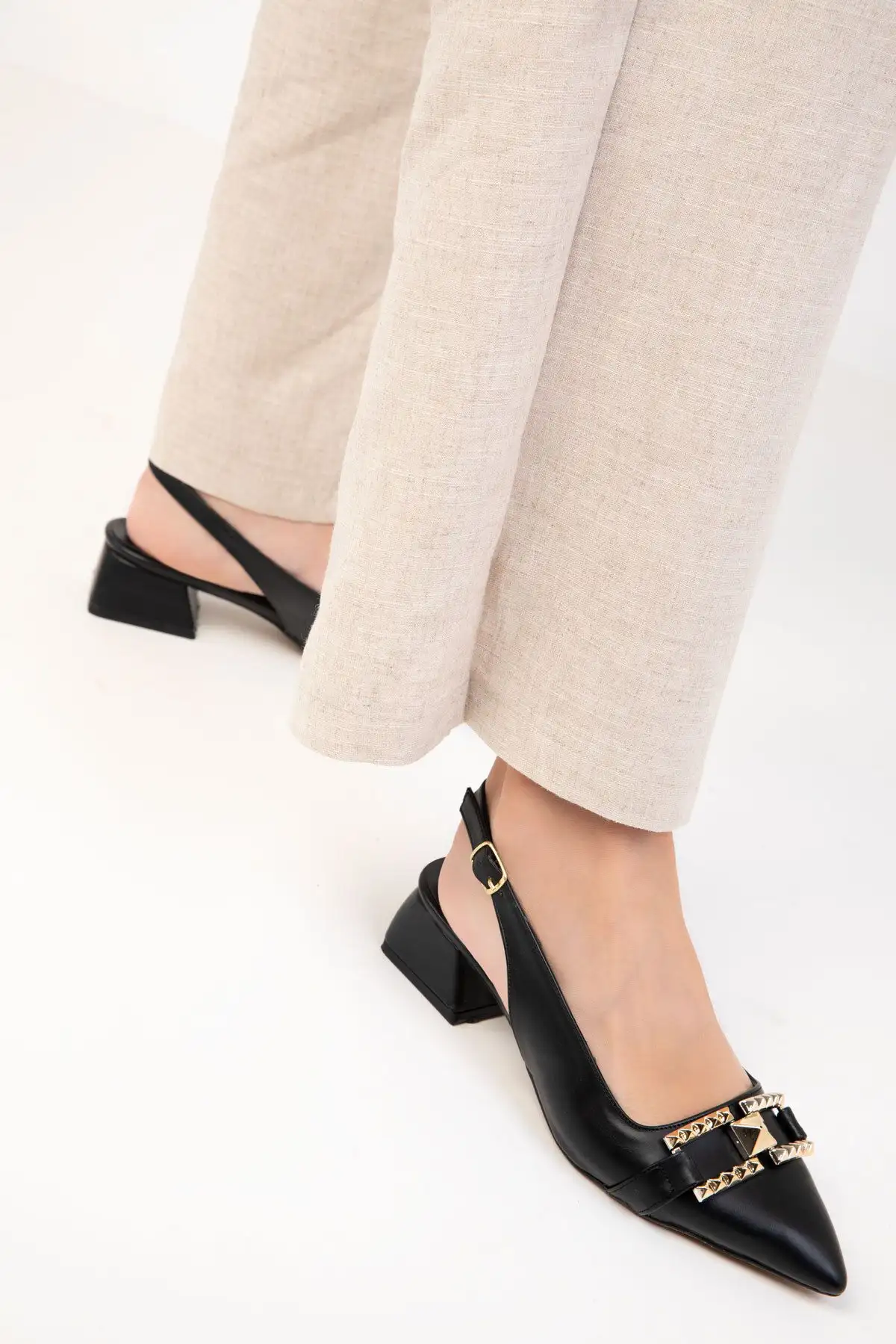 کفش پاشنه بلند زنانه کفش پاشنه بلند کلاسیک زنانه مشکی 18837 - 3671 کفش پاشنه بلند زنانه کفش پاشنه بلند کلاسیک زنانه مشکی 18837 - 3671