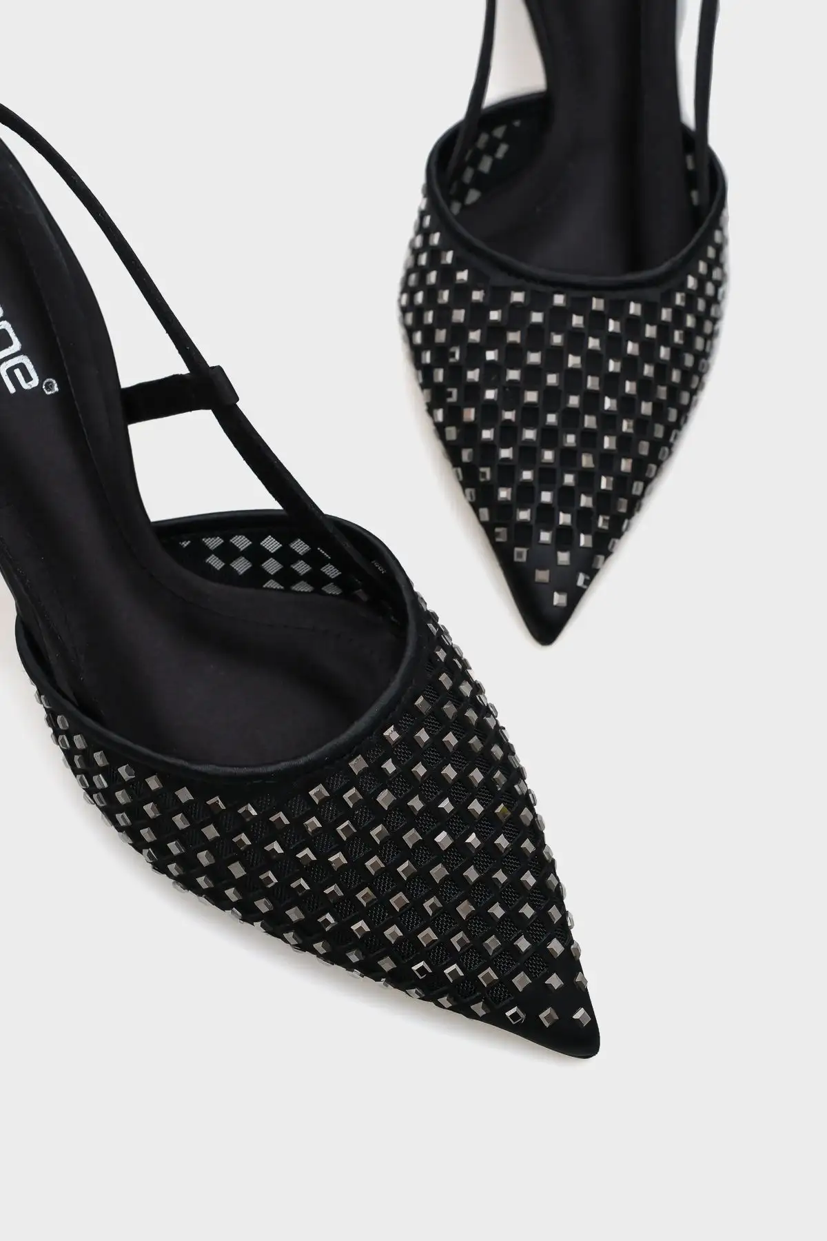 کفش پاشنه بلند زنانه کفش زنانه با پاشنه متوسط و نوک تیز، پشت باز از جنس ساتن و دارای تزئینات سنگی - 3664 کفش پاشنه بلند زنانه کفش زنانه با پاشنه متوسط و نوک تیز، پشت باز از جنس ساتن و دارای تزئینات سنگی - 3664