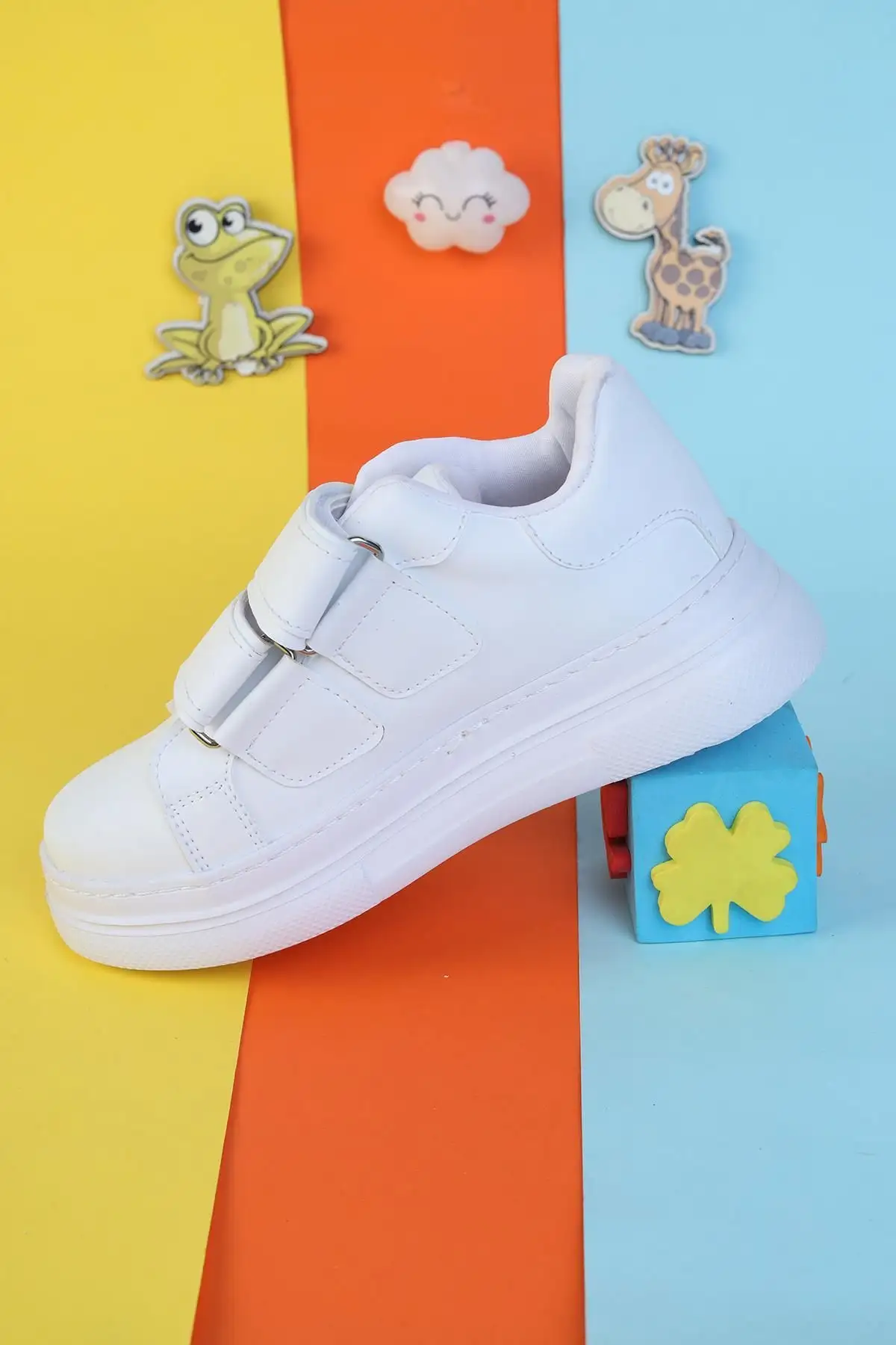 کفش دخترانه کفش ورزشی ساده و راحت بچهگانه با کفه کشسان و تنفسپذیر (یونیسکس) - 3816 کفش دخترانه کفش ورزشی ساده و راحت بچهگانه با کفه کشسان و تنفسپذیر (یونیسکس) - 3816