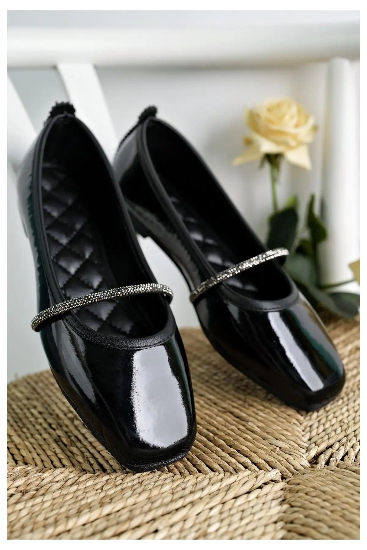 کفش اداری زنانه پاپوش  مشکی براق با سنگهای تزیینی -  شیک مناسب خانه، کار و استفاده روزمره - 4263 کفش اداری زنانه پاپوش مشکی براق با سنگهای تزیینی - شیک مناسب خانه، کار و استفاده روزمره - 4263