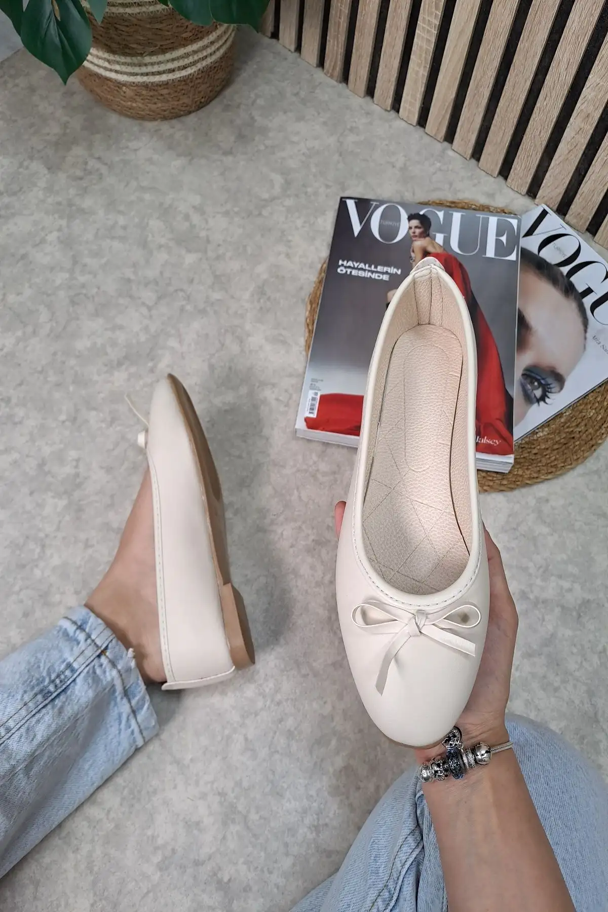 کفش تخت زنانه های باله  روزمره بژ با نوک بیضی، تزیین فانتزی با طرح کروکودیل، راحت و با زیره دندانهدار 112 - 4525 کفش تخت زنانه های باله روزمره بژ با نوک بیضی، تزیین فانتزی با طرح کروکودیل، راحت و با زیره دندانهدار 112 - 4525