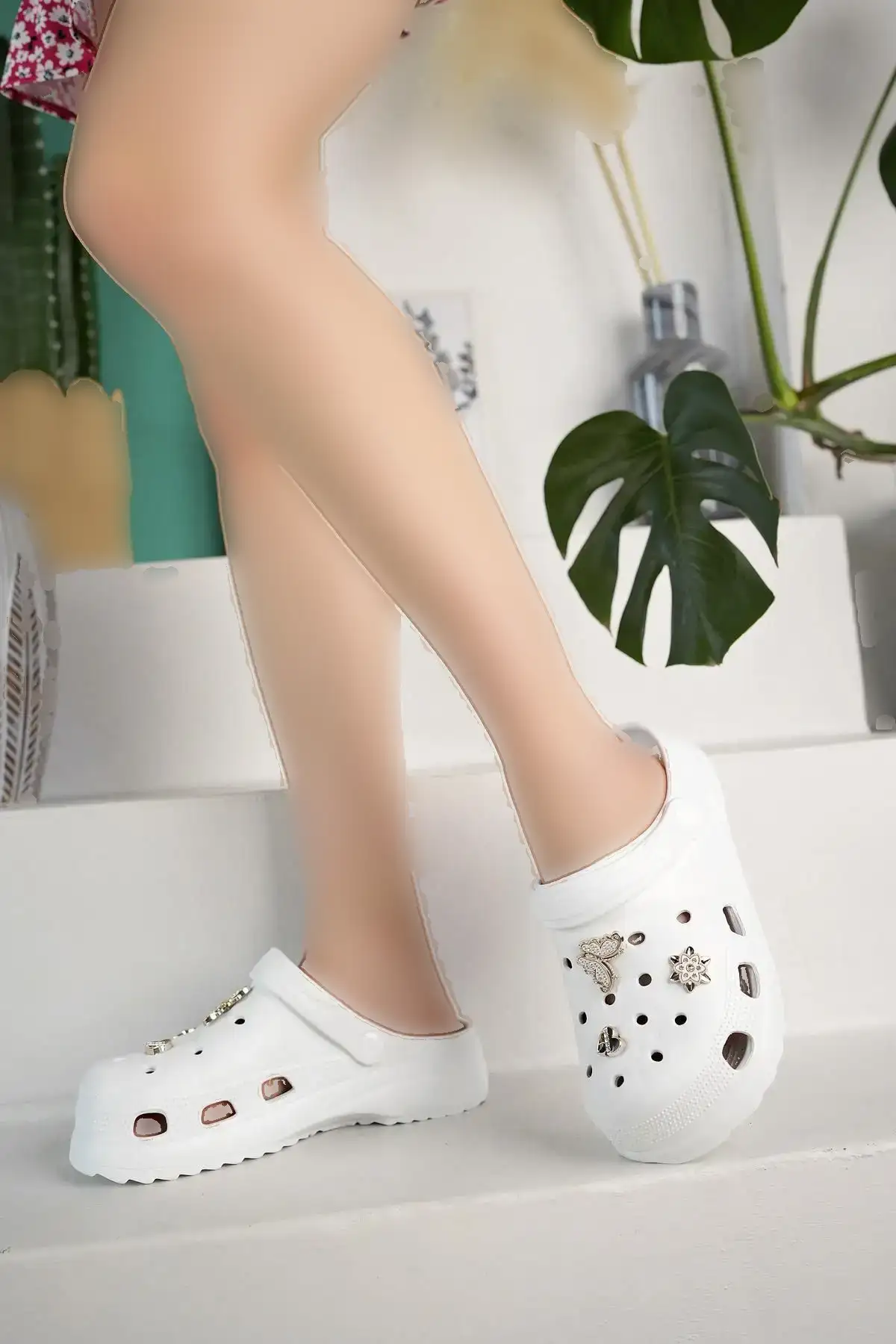 کفش راحتی خانه دمپایی کراس یونیسکس طراحی شیک با سنگ کاری - 3897 کفش راحتی خانه دمپایی کراس یونیسکس طراحی شیک با سنگ کاری - 3897