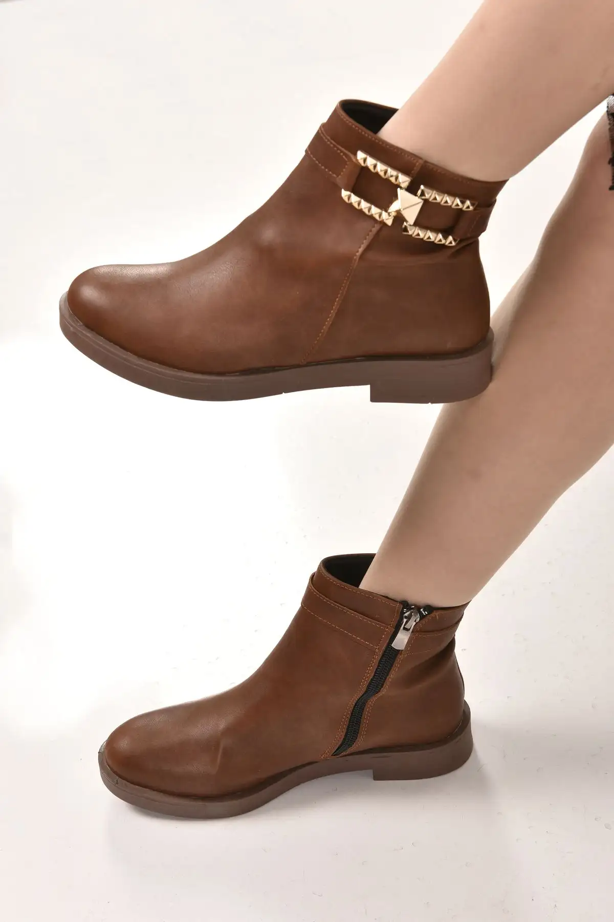 بوت و نیم بوت زنانه چکمه چلسی رزمره با جزئیات بند - 4988 بوت و نیم بوت زنانه چکمه چلسی رزمره با جزئیات بند - 4988