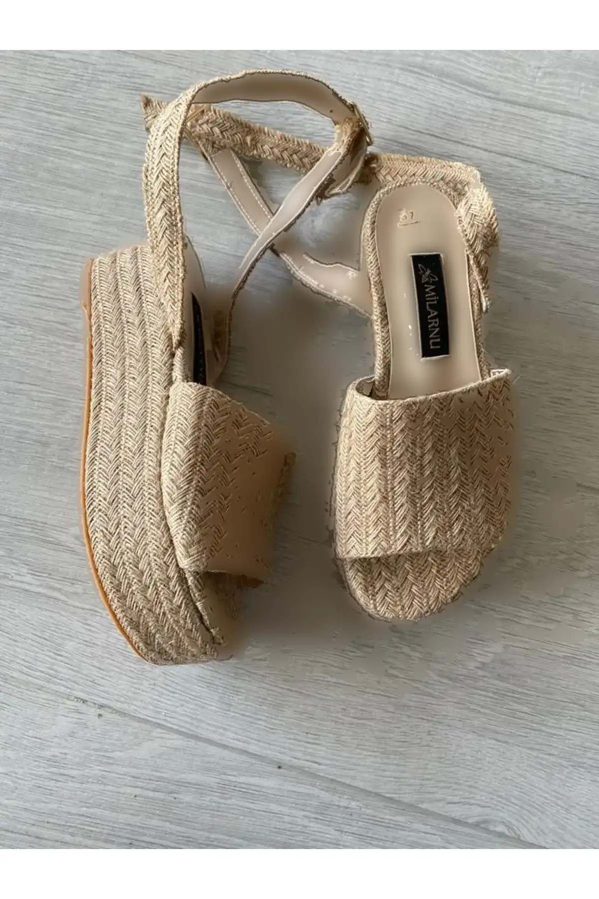 کفش پاشنه بلند زنانه  پاشنه  علفی  با رنگ بژ - 5132 کفش پاشنه بلند زنانه پاشنه علفی با رنگ بژ - 5132