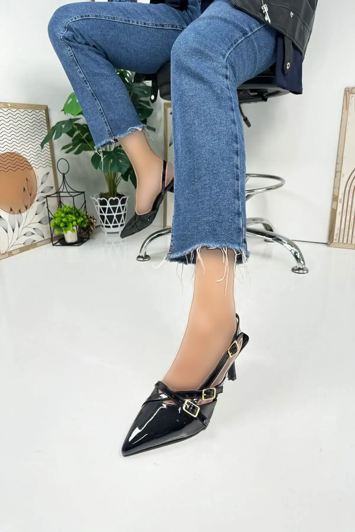 کفش پاشنه بلند زنانه  دار کلاسیک نازک  با کمر قابل تنظیم و نوک تیز مشکی روزمره 922 - 5127 کفش پاشنه بلند زنانه دار کلاسیک نازک با کمر قابل تنظیم و نوک تیز مشکی روزمره 922 - 5127