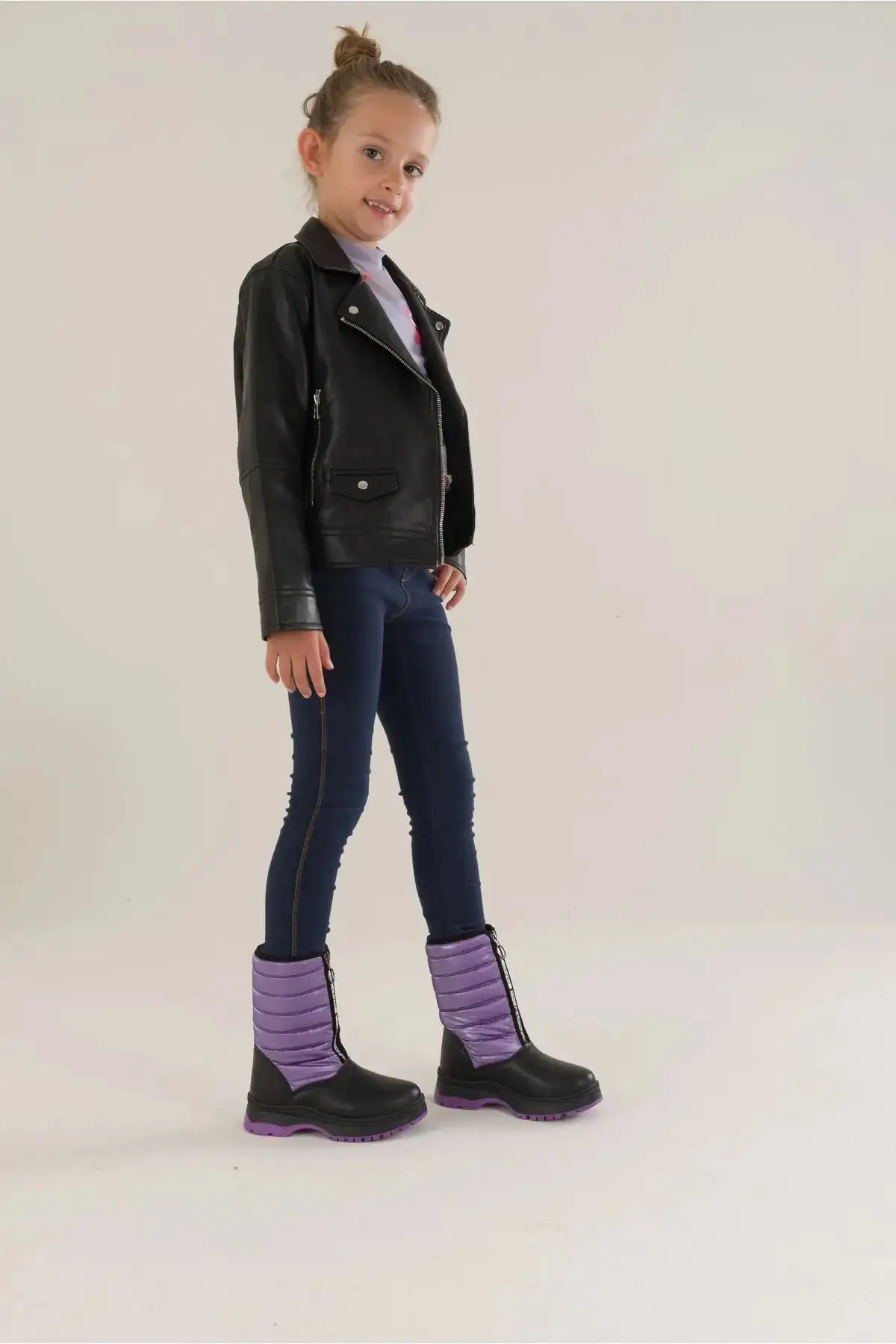 بوت بچگانه چکمه بچهگانه سیاه-بنفش با تکنولوژی زیره ضد لغزش و داخلی پشمی ضد آب - 4912 بوت بچگانه چکمه بچهگانه سیاه-بنفش با تکنولوژی زیره ضد لغزش و داخلی پشمی ضد آب - 4912