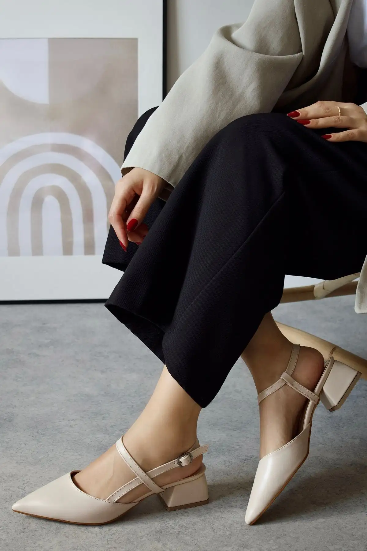 کفش اداری زنانه   پاشنه کوتاه بلوکی نوک تیز از چرم مات خالص - 5083 کفش اداری زنانه پاشنه کوتاه بلوکی نوک تیز از چرم مات خالص - 5083