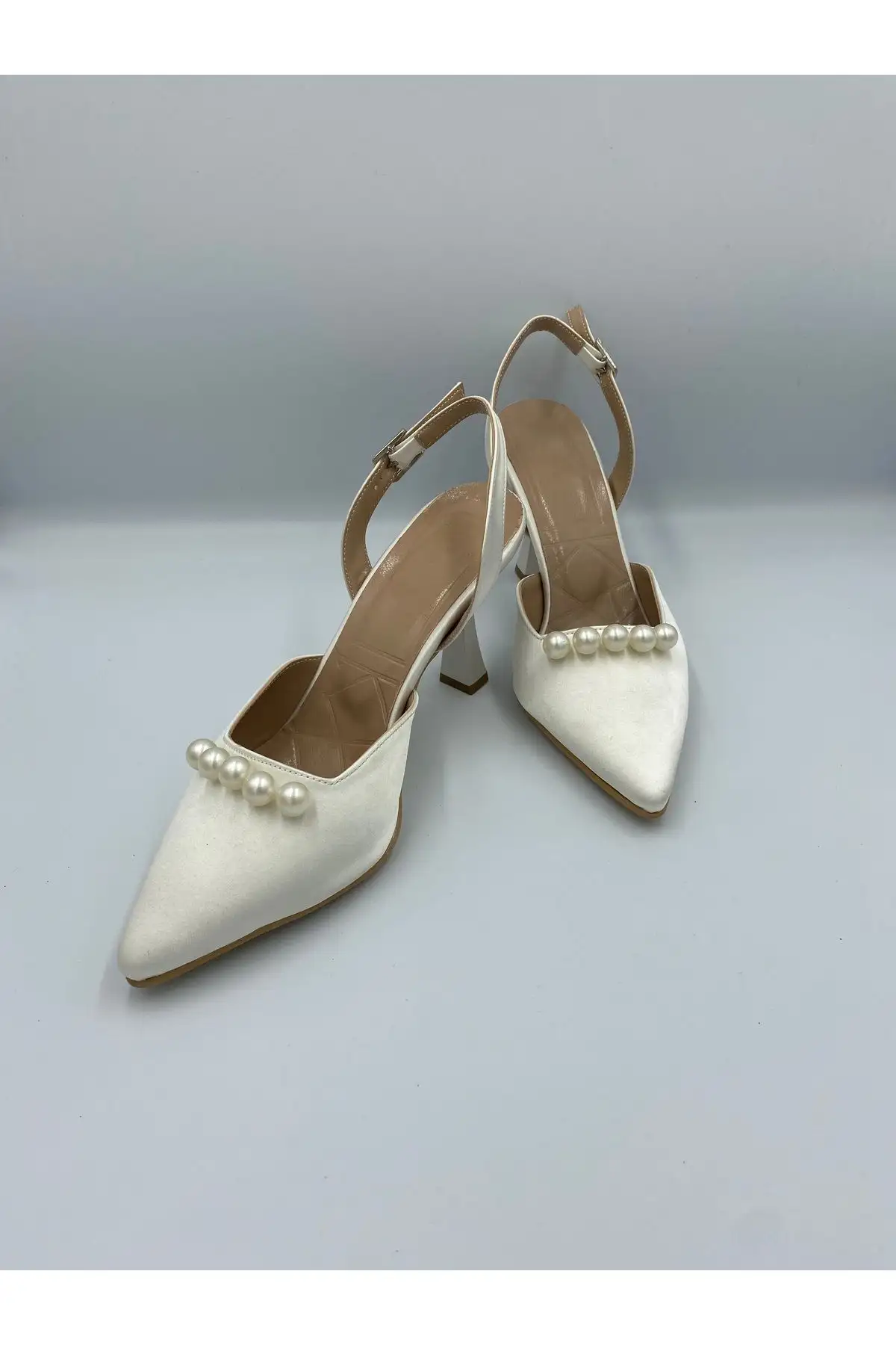 کفش پاشنه بلند زنانه پاشنه 9 سانتی با جزئیات مروارید ساتن - شیک برای روزهای خاص - 4338 کفش پاشنه بلند زنانه پاشنه 9 سانتی با جزئیات مروارید ساتن - شیک برای روزهای خاص - 4338