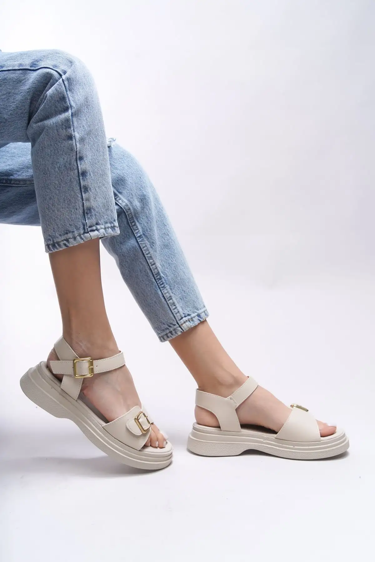 سندل زنانه بریدهلیا ۰۰۱۲۲۱۰ پوست نرم بژ - 3255 سندل زنانه بریدهلیا ۰۰۱۲۲۱۰ پوست نرم بژ - 3255