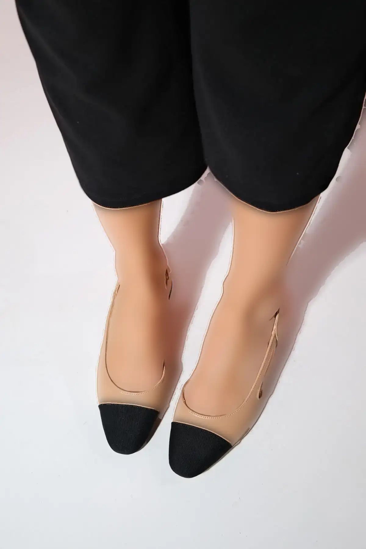 کفش تخت زنانه  بالشتی  لژو با رویه چرم بیج و پشت باز - 4512 کفش تخت زنانه بالشتی لژو با رویه چرم بیج و پشت باز - 4512