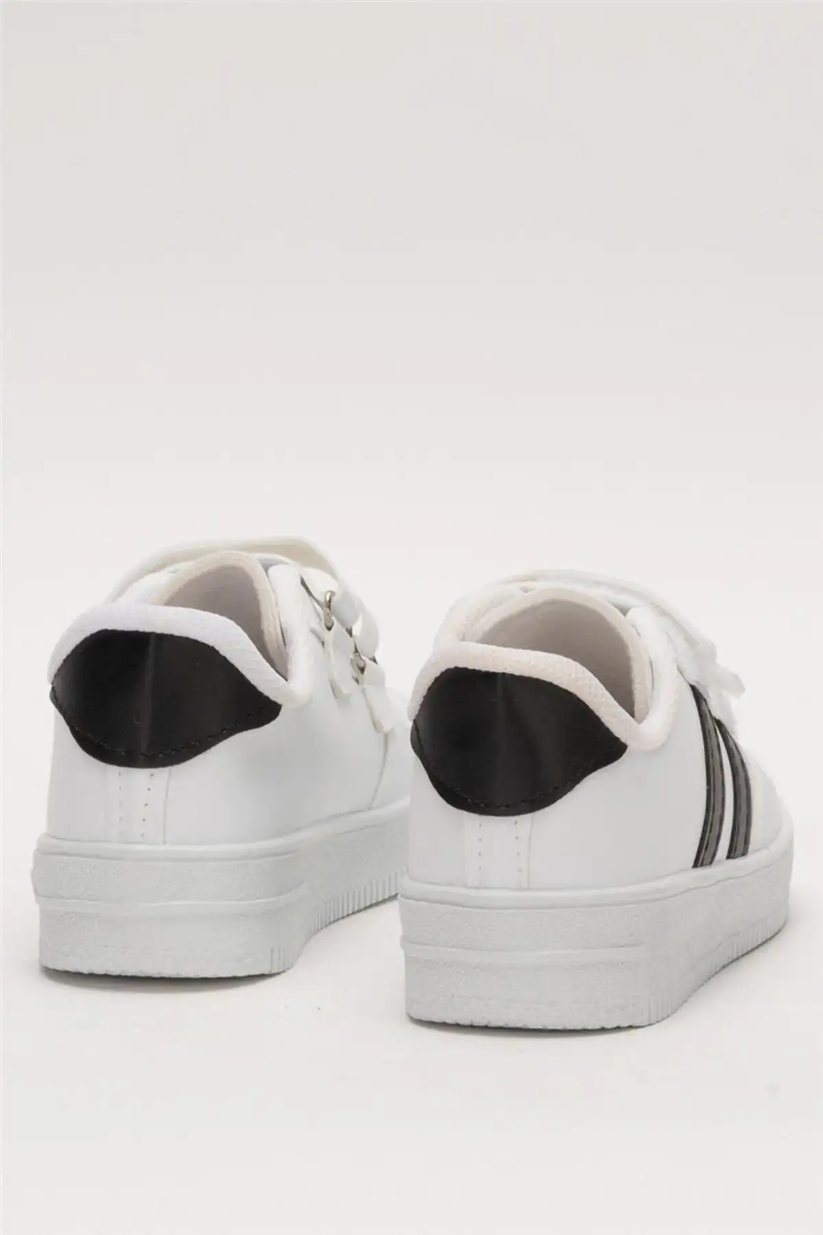 کفش پسرانه کفش ورزشی کودکانه سفید-سیاه - 3754 کفش پسرانه کفش ورزشی کودکانه سفید-سیاه - 3754