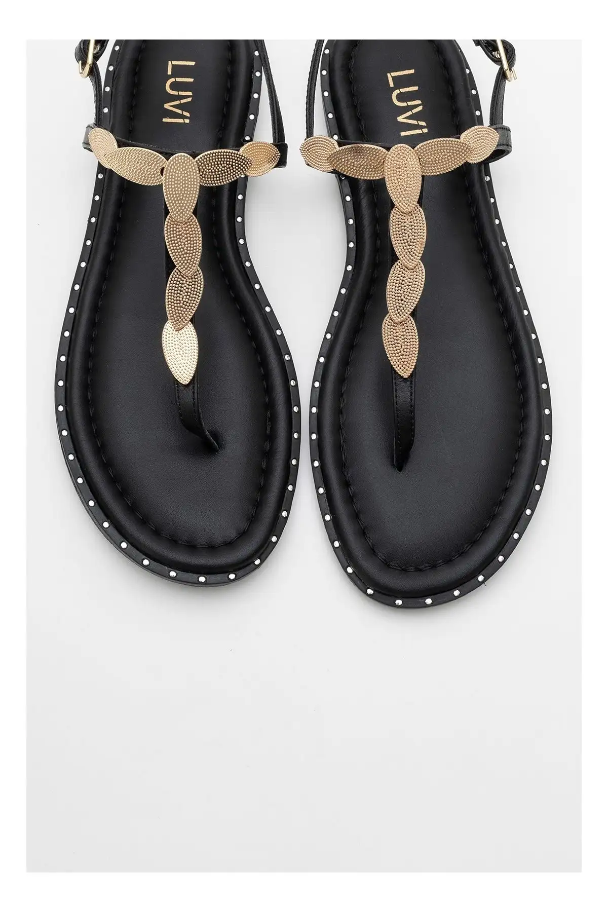 کفش صندل زنانه ساندال  ماره با بند انگشتی از چرم طبیعی سیاه و قوزک طلایی - 4066 کفش صندل زنانه ساندال ماره با بند انگشتی از چرم طبیعی سیاه و قوزک طلایی - 4066