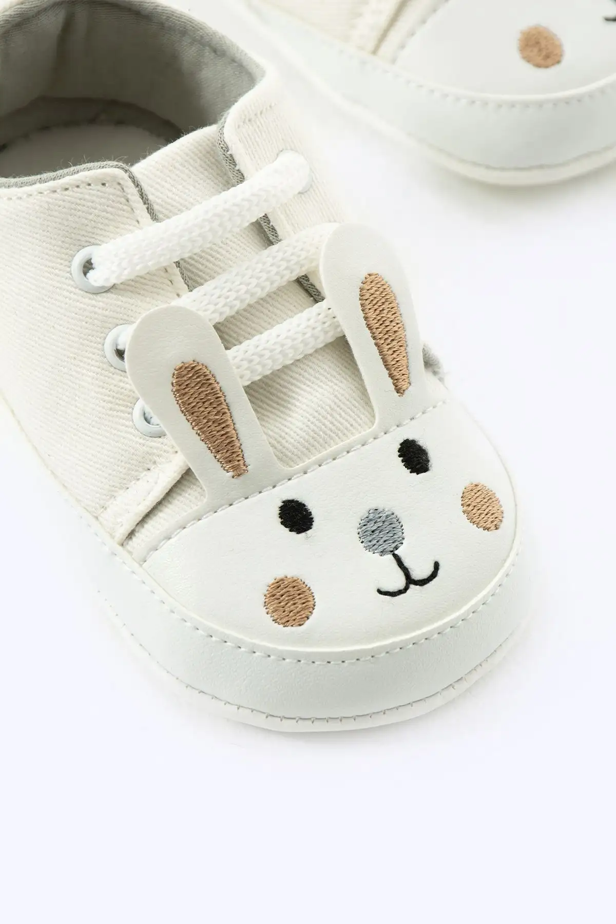 کفش نوزاد پسر پاپوش نوزادی با طرح جوجه و زیره ضد لغزش، از برند "ایlk Adım" - 3295 کفش نوزاد پسر پاپوش نوزادی با طرح جوجه و زیره ضد لغزش، از برند "ایlk Adım" - 3295