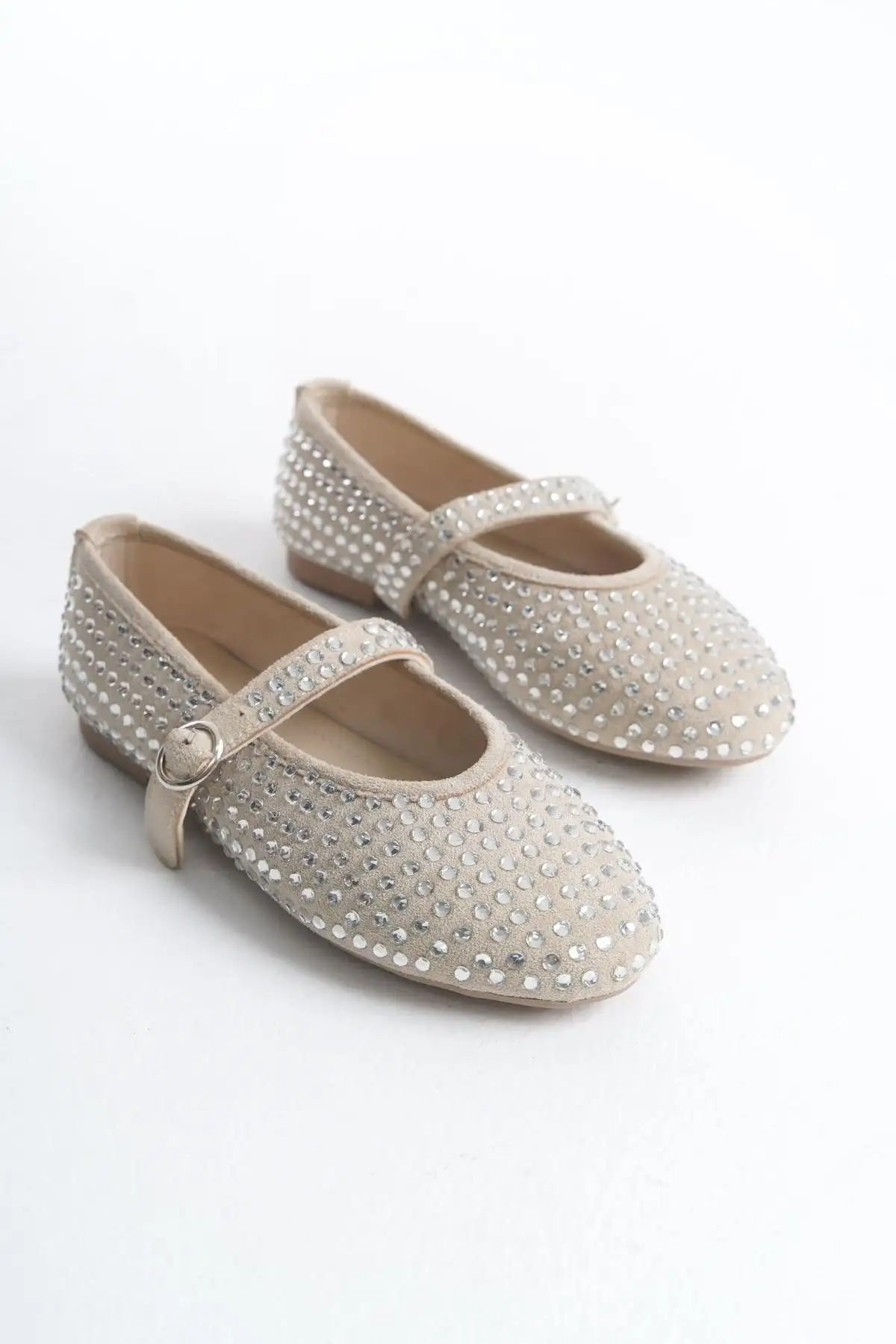 کفش اداری زنانه   بالهای با سنگهای بژ، دارای بند قابل تنظیم، سبک و راحت، مناسب برای کار، اداره و استفاده روزمره. - 4262 کفش اداری زنانه بالهای با سنگهای بژ، دارای بند قابل تنظیم، سبک و راحت، مناسب برای کار، اداره و استفاده روزمره. - 4262