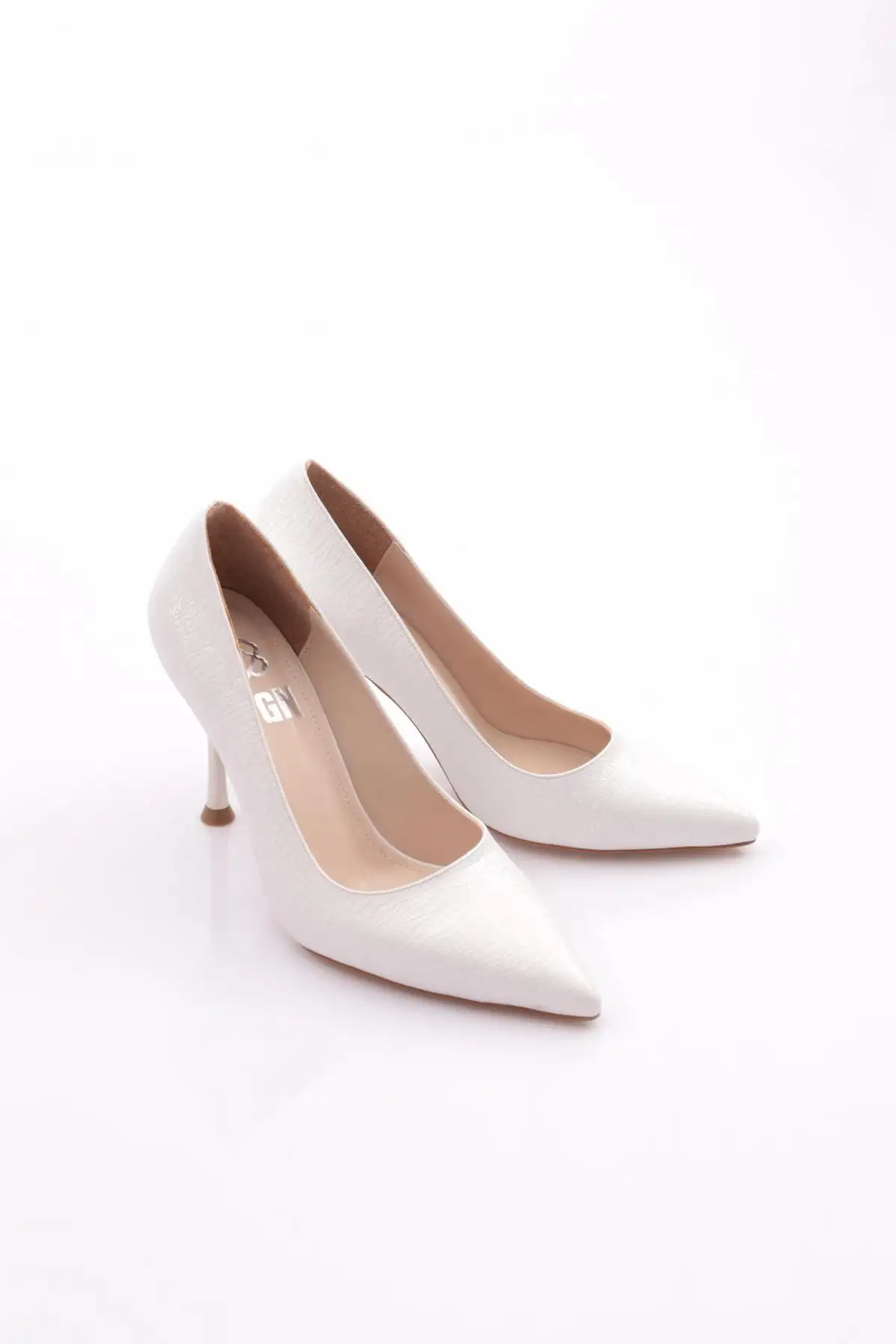 کفش پاشنه‌ بلند زنانه کفش پاشنه‌بلند زنانه با طرح صدفی - 3675