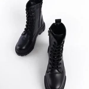 بوت و نیم‌ بوت زنانه Fermuarlı و Bağcıklı Bot به فارسی به معنی "بوت با زیپ و بند" است. - 3451