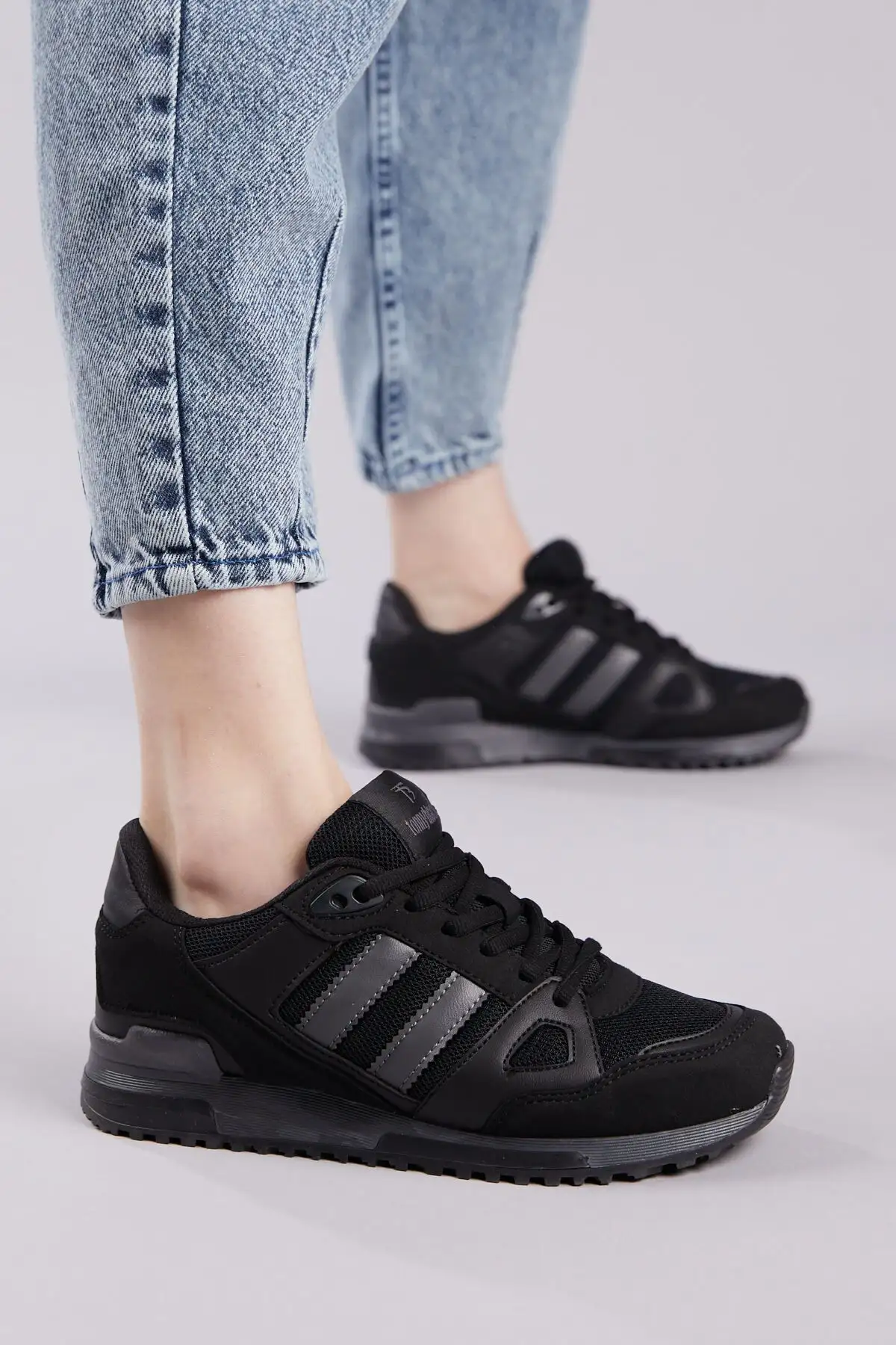 کفش پسرانه  ورزشی مشکی یونیسکس Tb282 - 4487 کفش پسرانه ورزشی مشکی یونیسکس Tb282 - 4487