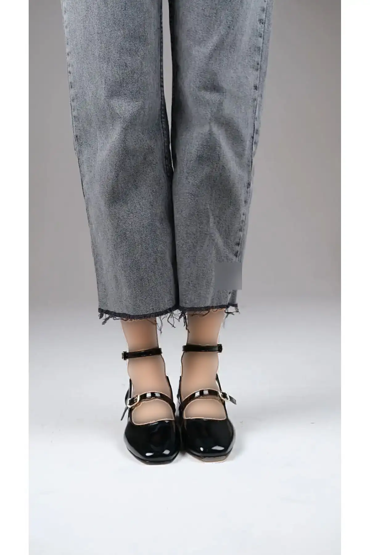 کفش پاشنه بلند زنانه کفش زنانه ماری جین با رویه براق با کمر باز و نوک مربع، دارای بند، با پاشنه کوتاه ۴ سانتیمتری. - 3684 کفش پاشنه بلند زنانه کفش زنانه ماری جین با رویه براق با کمر باز و نوک مربع، دارای بند، با پاشنه کوتاه ۴ سانتیمتری. - 3684