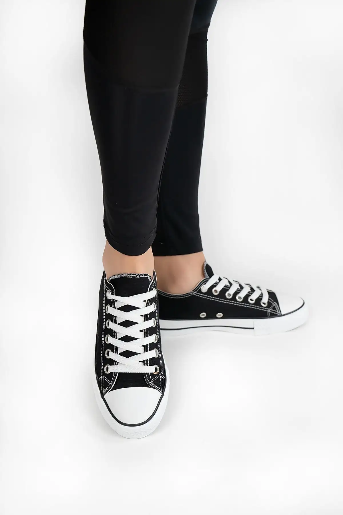 کفش ورزشی کفش اسپرت کتانی مدل کوتاه مشکی سفید برای همه سنین - 3355 کفش ورزشی کفش اسپرت کتانی مدل کوتاه مشکی سفید برای همه سنین - 3355