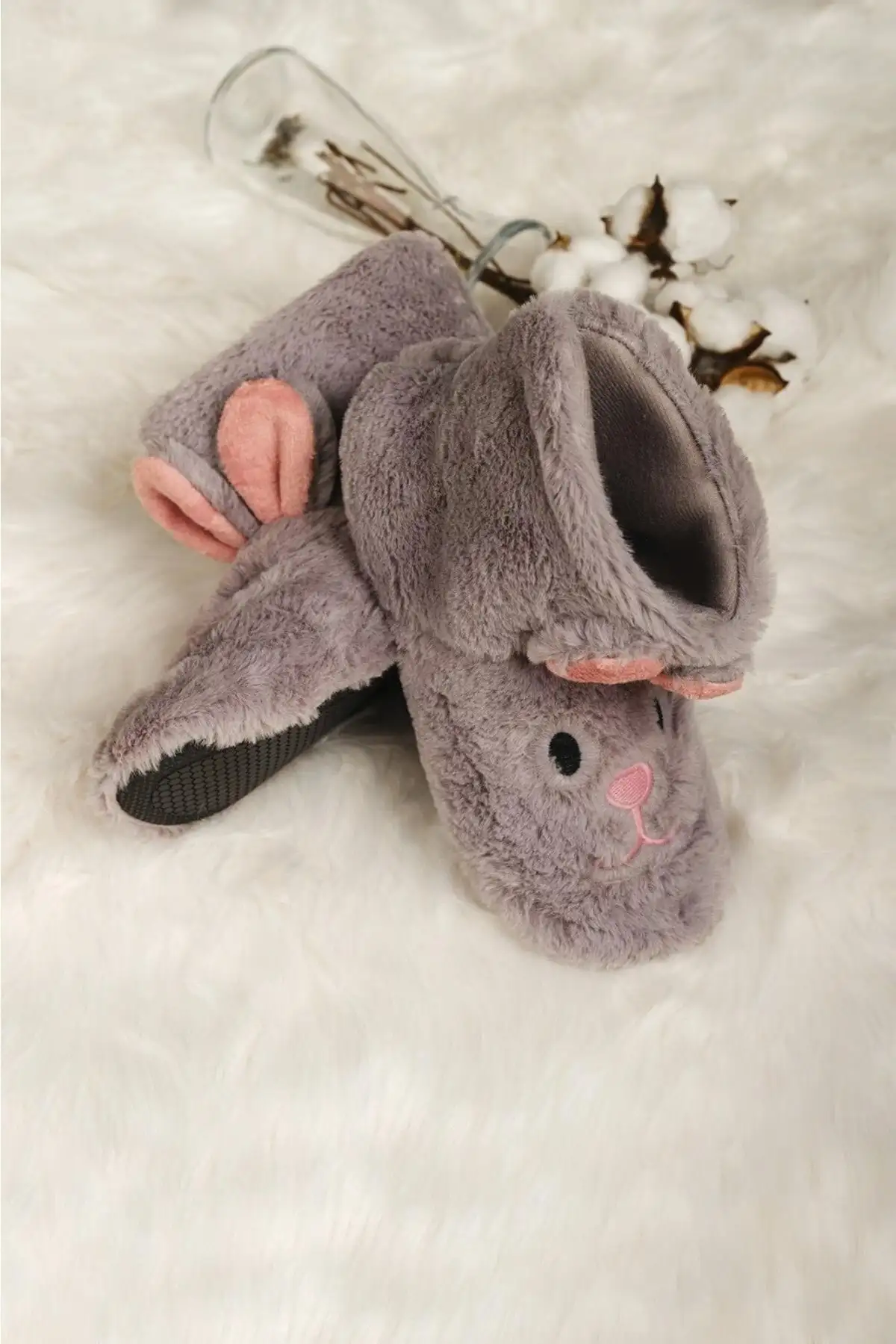 کفش دخترانه 1. بوت خانگی زنانه خاکستری
2. پاندوف بچگانه
3. بوت خانگی - 5214 کفش دخترانه 1. بوت خانگی زنانه خاکستری 2. پاندوف بچگانه 3. بوت خانگی - 5214