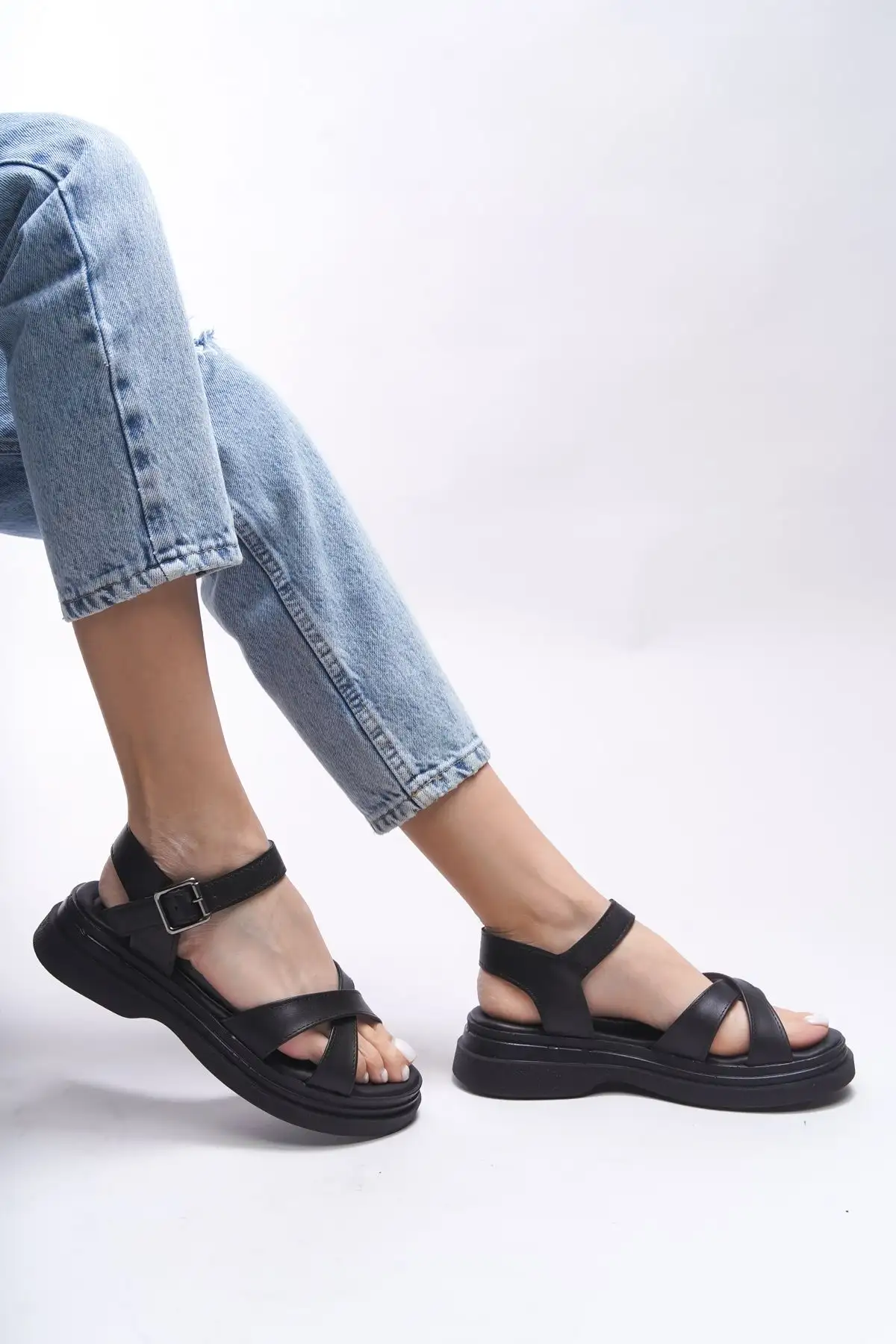 کفش صندل زنانه ایزلگالن    ۰۰۱۲۲۱۵ سیاه چرم - 4687 کفش صندل زنانه ایزلگالن ۰۰۱۲۲۱۵ سیاه چرم - 4687