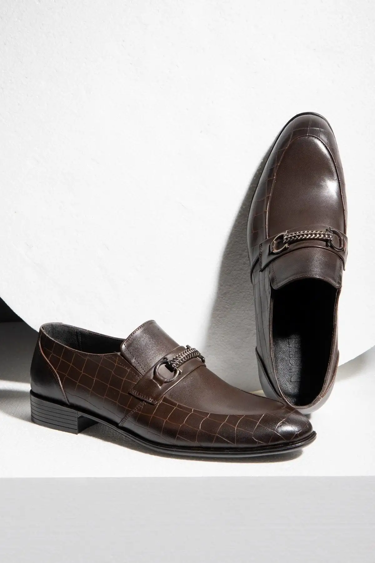 سایز بزرگ مردانه 1. کفش کلاسیک مردانه چرم اصل لوتا 2. کفش کلاسیک لوفری 3. کفش مَکوسن - 3498