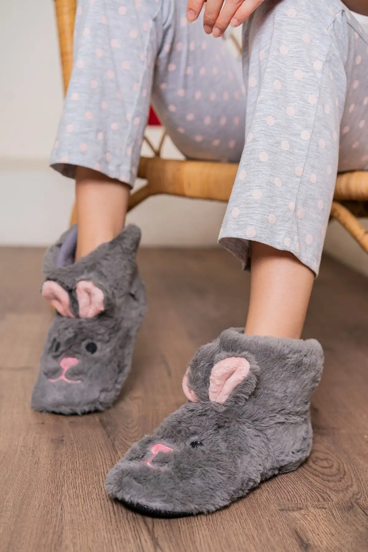 کفش دخترانه 1. بوت خانگی زنانه خاکستری
2. پاندوف بچگانه
3. بوت خانگی - 5214 کفش دخترانه 1. بوت خانگی زنانه خاکستری 2. پاندوف بچگانه 3. بوت خانگی - 5214