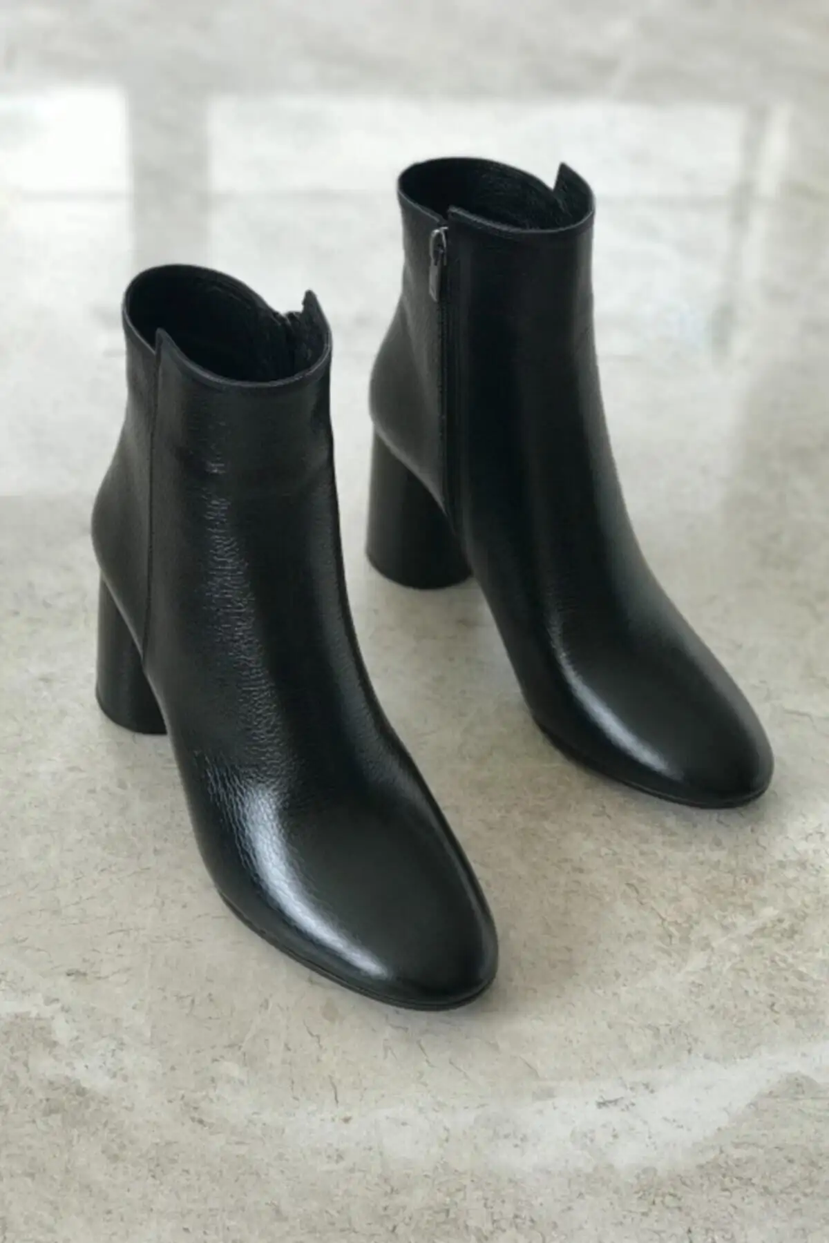 بوت و نیم بوت زنانه  بغلدار  از چرم طبیعی سیاه - 5011 بوت و نیم بوت زنانه بغلدار از چرم طبیعی سیاه - 5011