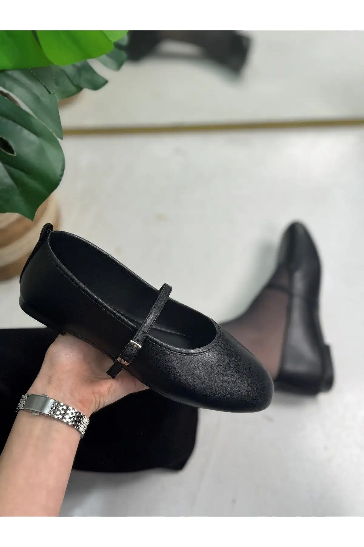 کفش اداری زنانه تابستانی سیاه رنگ با پنجه دایره‌ای و بند نازک قفلی، ضد طبقه‌ای، مناسب برای منزل، کار و استفاده روزانه، سبک وزن. - 4397