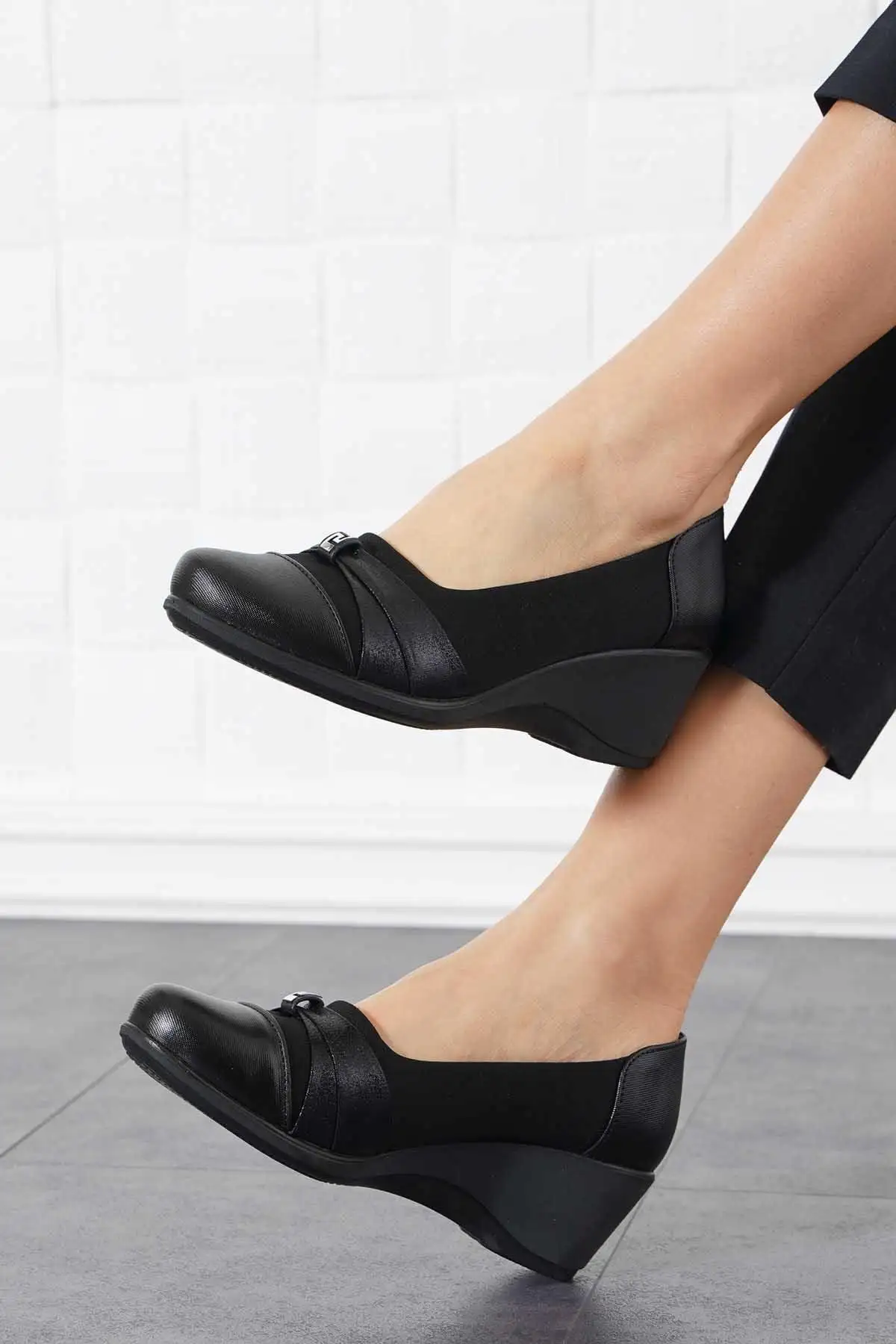 کفش پاشنه بلند زنانه  پاشنه   رنگی با کمربند، ساتن مشکی - 5124 کفش پاشنه بلند زنانه پاشنه رنگی با کمربند، ساتن مشکی - 5124