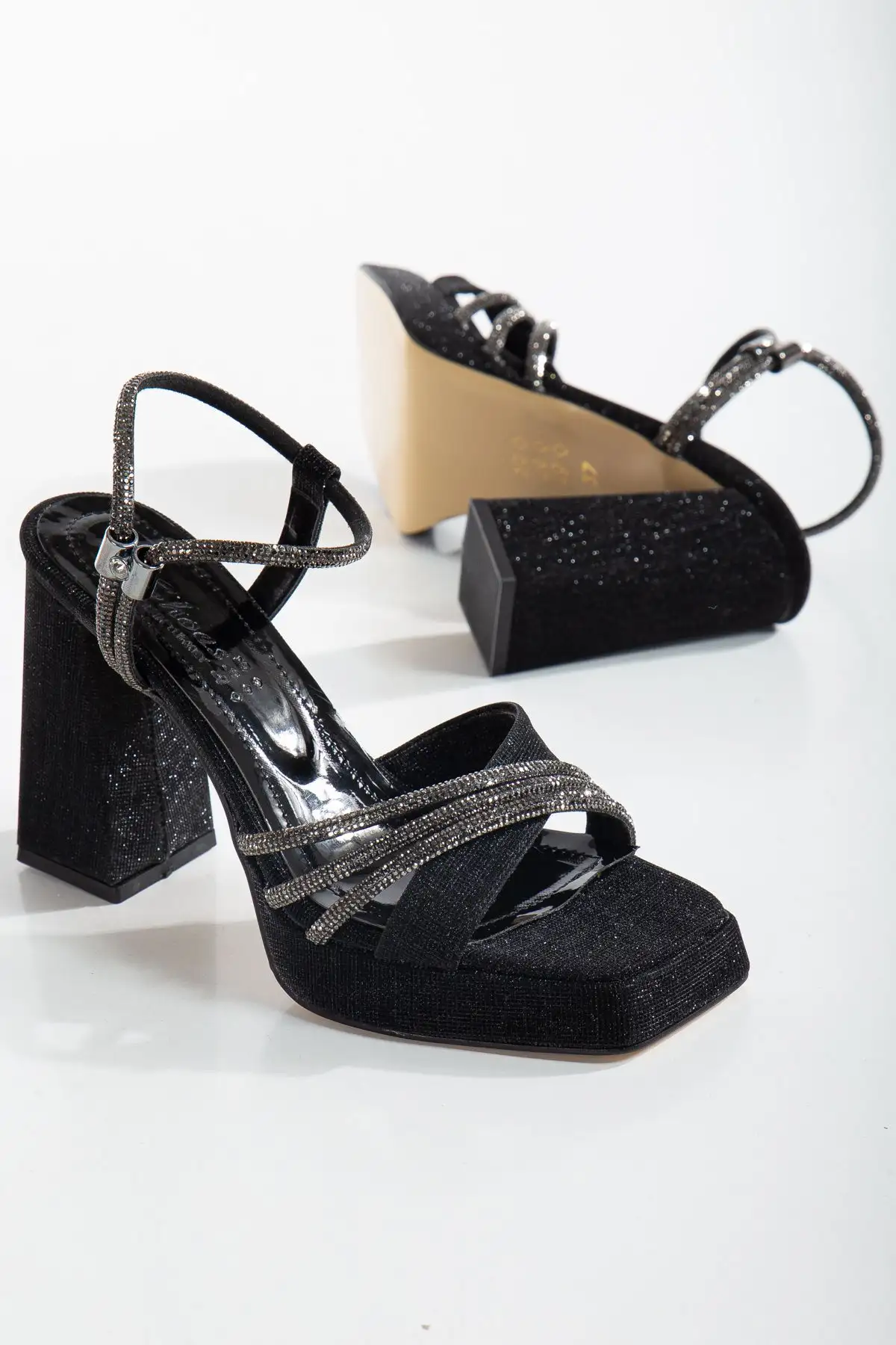 کفش پاشنه بلند زنانه سندل دار  با تزئینات لبهای مرواریدی و سنگی برای مراسم عروسی و مناسبتهای ویژه - 5139 کفش پاشنه بلند زنانه سندل دار با تزئینات لبهای مرواریدی و سنگی برای مراسم عروسی و مناسبتهای ویژه - 5139