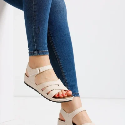 کفش صندل زنانه مدل تابستانی اورتپدیک با بند چسبی - بژ - 4083