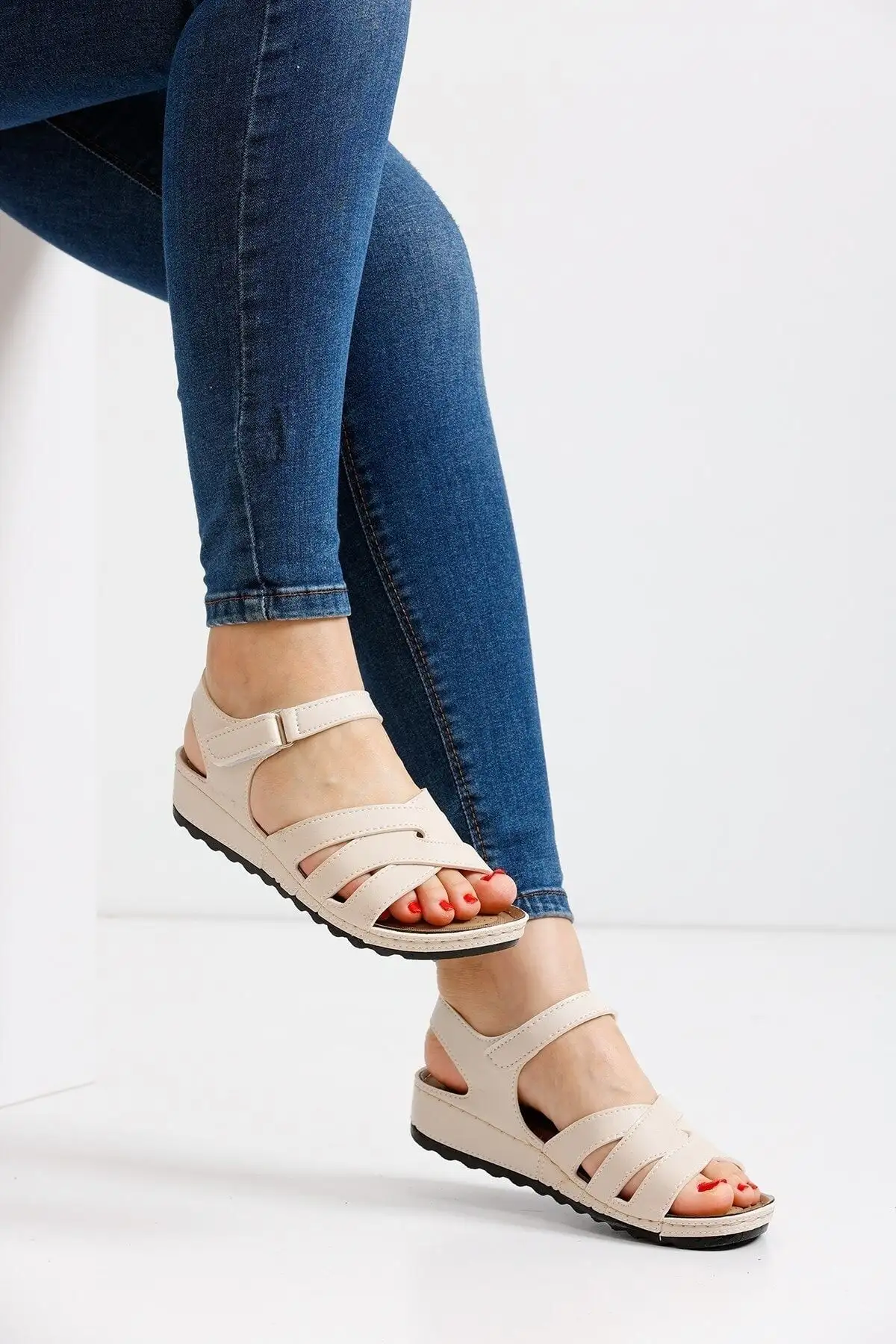 کفش صندل زنانه مدل  تابستانی  اورتپدیک با بند چسبی - بژ - 4083 کفش صندل زنانه مدل تابستانی اورتپدیک با بند چسبی - بژ - 4083