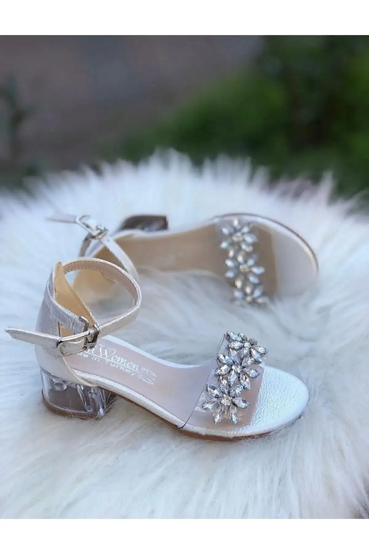 کفش بچگانه  مجلسی دخترانه با پاشنه شفاف و جزئیات گل و سنگدار - 4413 کفش بچگانه مجلسی دخترانه با پاشنه شفاف و جزئیات گل و سنگدار - 4413