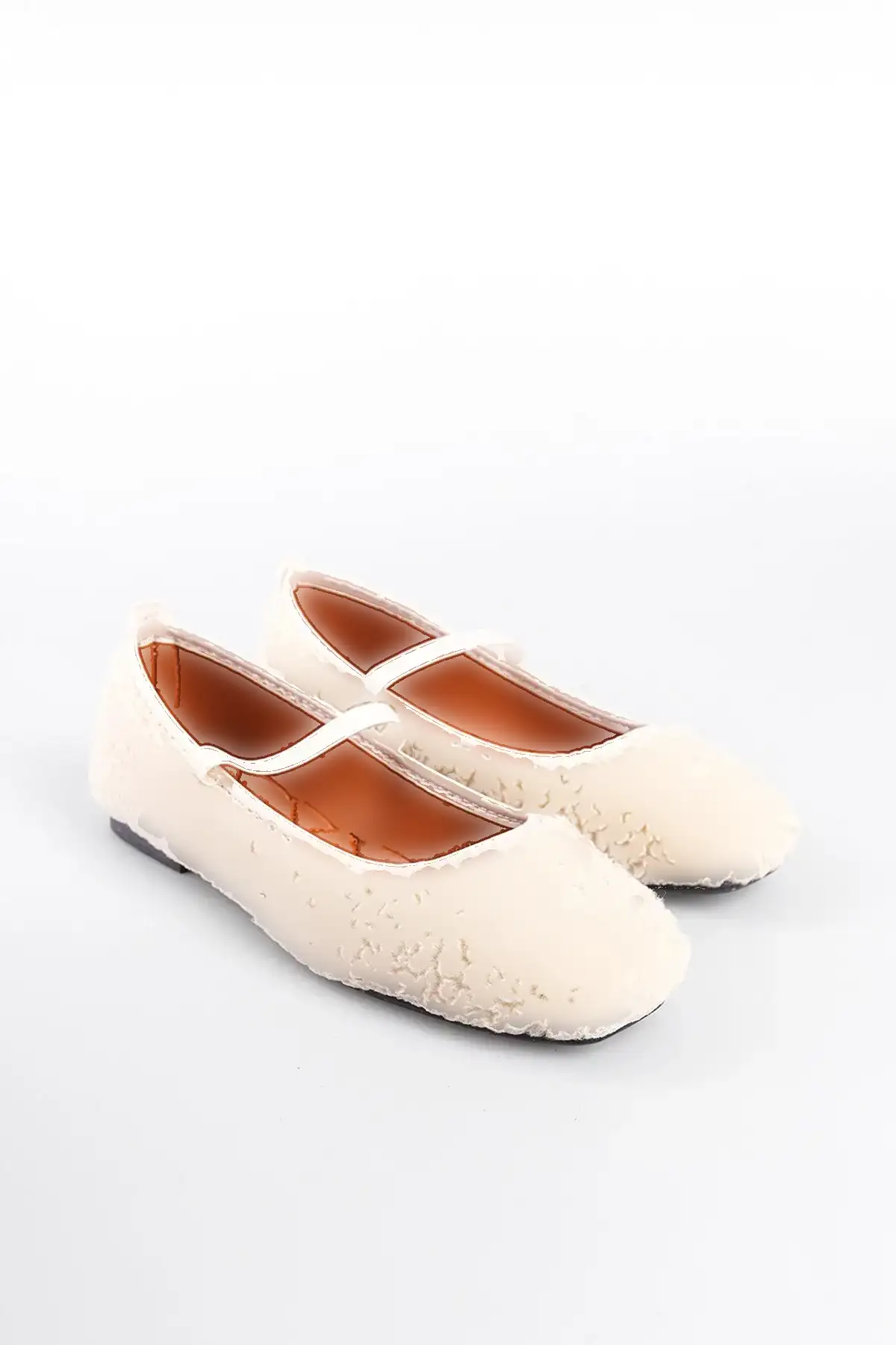 کفش تخت زنانه بابت با کفی چرم مشبک و بند لاستیکی کرکی سفید - 4514