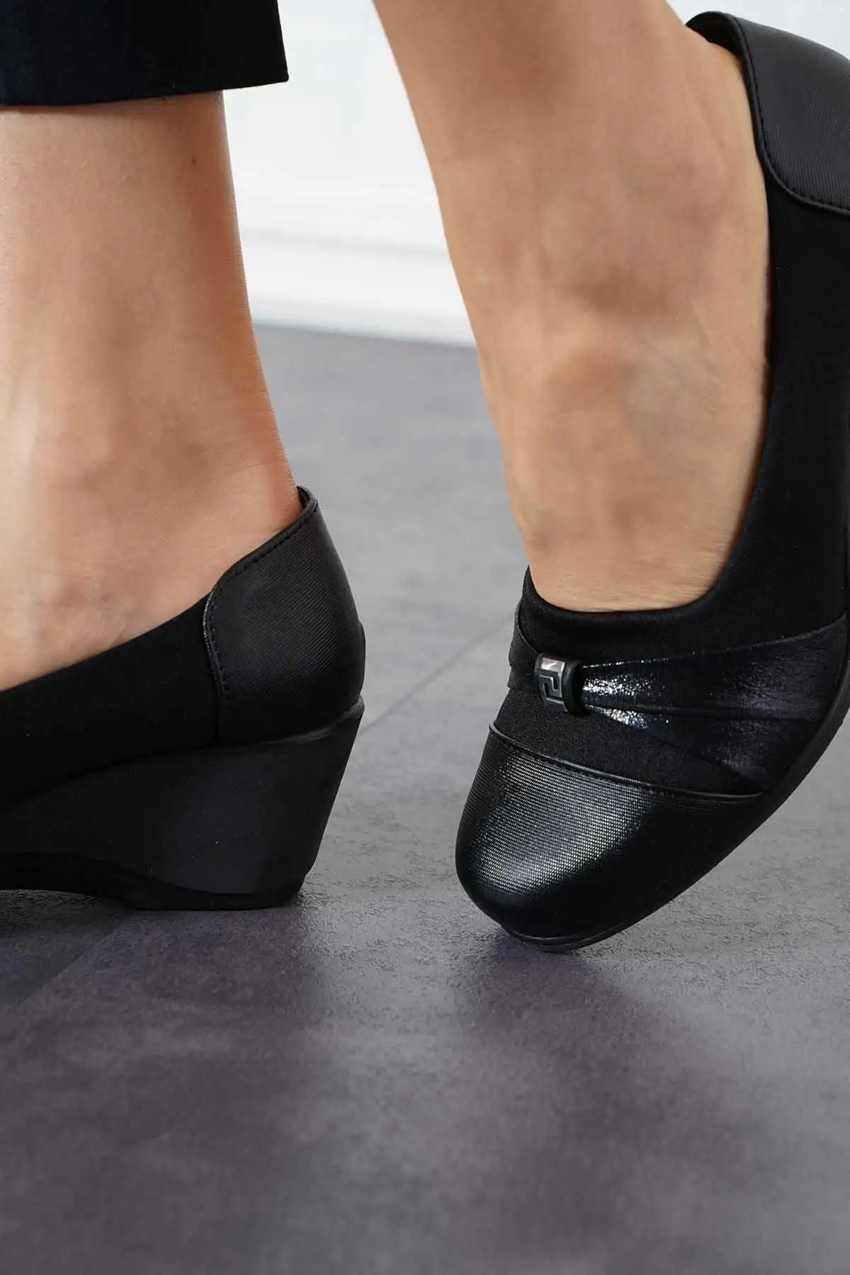 کفش پاشنه بلند زنانه  پاشنه   رنگی با کمربند، ساتن مشکی - 5124 کفش پاشنه بلند زنانه پاشنه رنگی با کمربند، ساتن مشکی - 5124