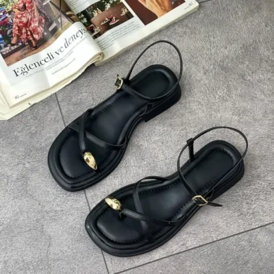 کفش صندل زنانه با جزئیات قفل (هارپر) از چرم مشکی - 5402