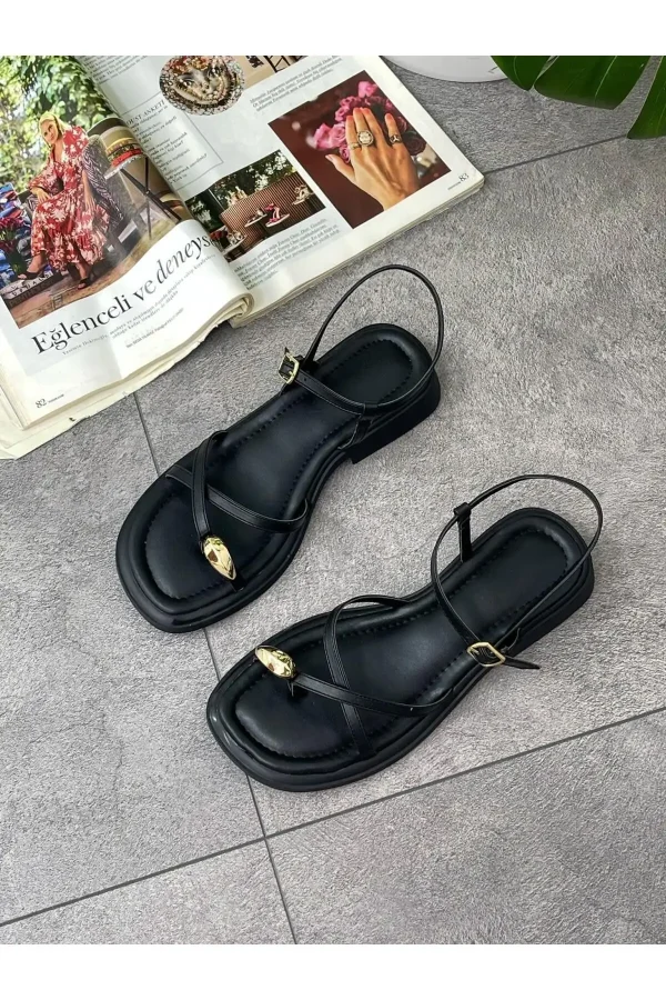 کفش صندل زنانه با جزئیات قفل (هارپر) از چرم مشکی - 5402