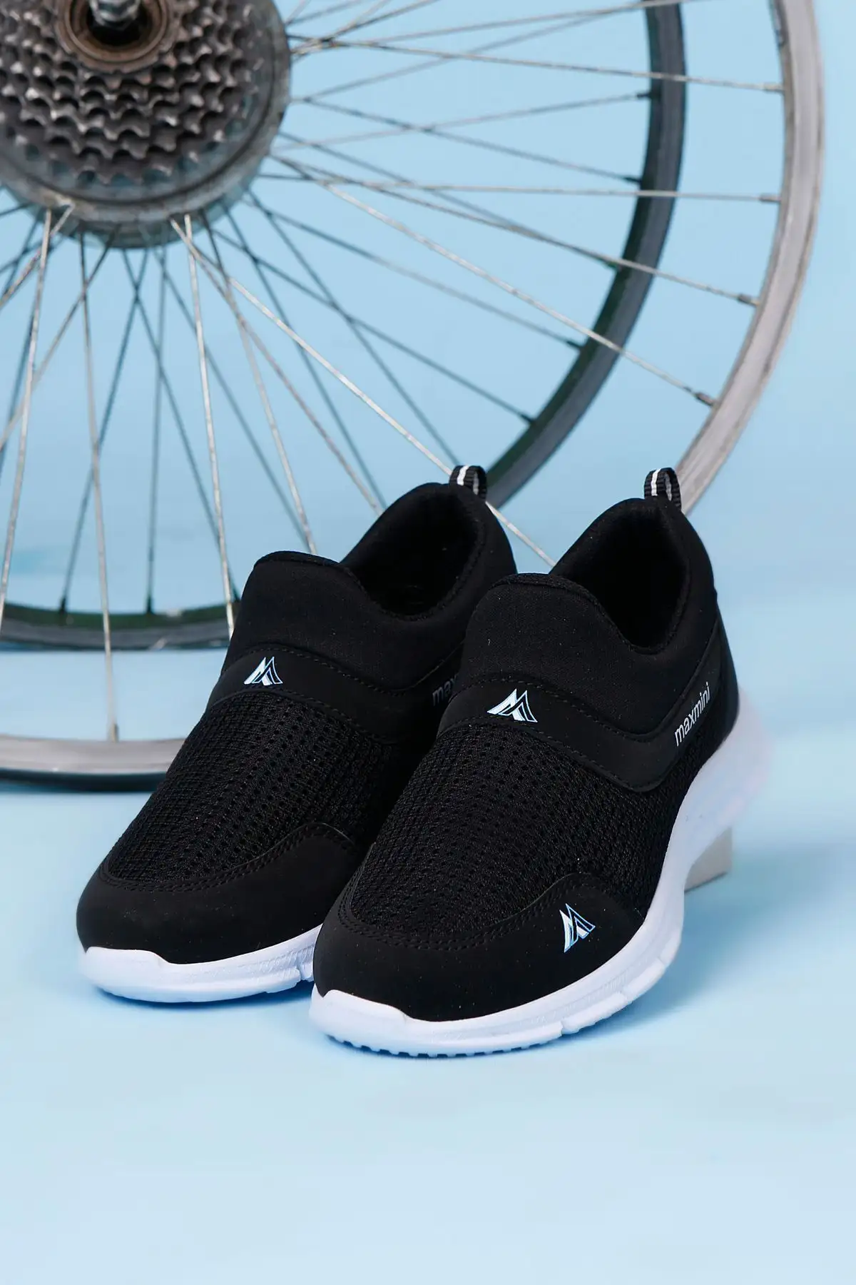 کفش پسرانه کفش ورزشی بچهگانه یونیسکس فوقالعاده نرم و سبک با زیره انعطافپذیر و قابلیت تنفس در رنگ سیاه و سفید - 3741 کفش پسرانه کفش ورزشی بچهگانه یونیسکس فوقالعاده نرم و سبک با زیره انعطافپذیر و قابلیت تنفس در رنگ سیاه و سفید - 3741