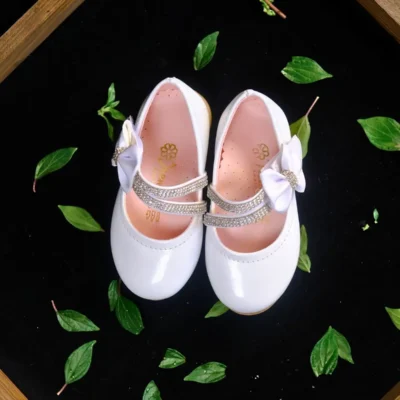 کفش بچگانه بافت دخترانه با سنگ‌های سفید و سگک چسبی با نوک فرفری - 4411