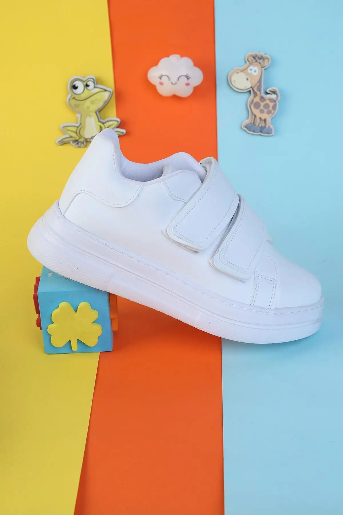 کفش دخترانه کفش ورزشی ساده و راحت بچهگانه با کفه کشسان و تنفسپذیر (یونیسکس) - 3816 کفش دخترانه کفش ورزشی ساده و راحت بچهگانه با کفه کشسان و تنفسپذیر (یونیسکس) - 3816