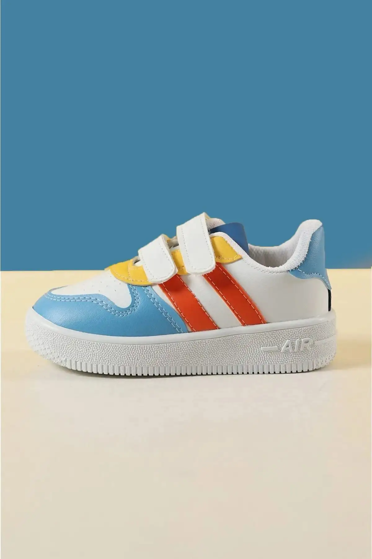 کفش پسرانه  ورزشی کودکانه ایر تابان راحت، تنفسی، سفید، آبی و قرمز مدل ایر V2 - 4501 کفش پسرانه ورزشی کودکانه ایر تابان راحت، تنفسی، سفید، آبی و قرمز مدل ایر V2 - 4501