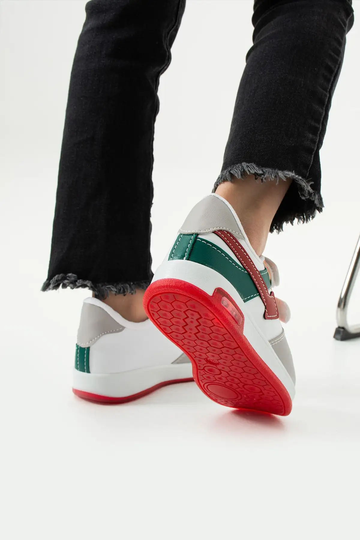 کفش دخترانه  راحت اورتوپدیک کودک برای نوزاد با قابلیت تنفس،  ورزشی بچگانه با نور در رنگ یخ قرمز. - 5205 کفش دخترانه راحت اورتوپدیک کودک برای نوزاد با قابلیت تنفس، ورزشی بچگانه با نور در رنگ یخ قرمز. - 5205